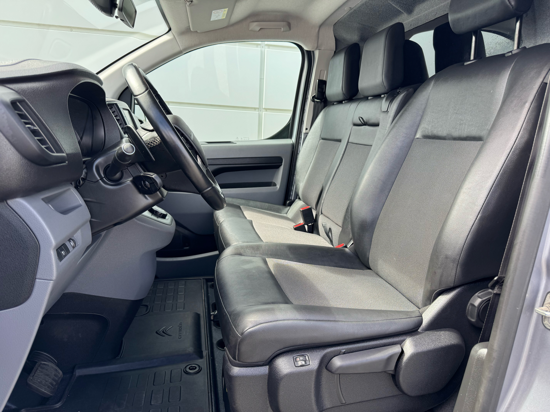 Billede af Citroën Jumpy L3 2,0 Blue HDi Masterline EAT8 180HK Van 8g Aut.