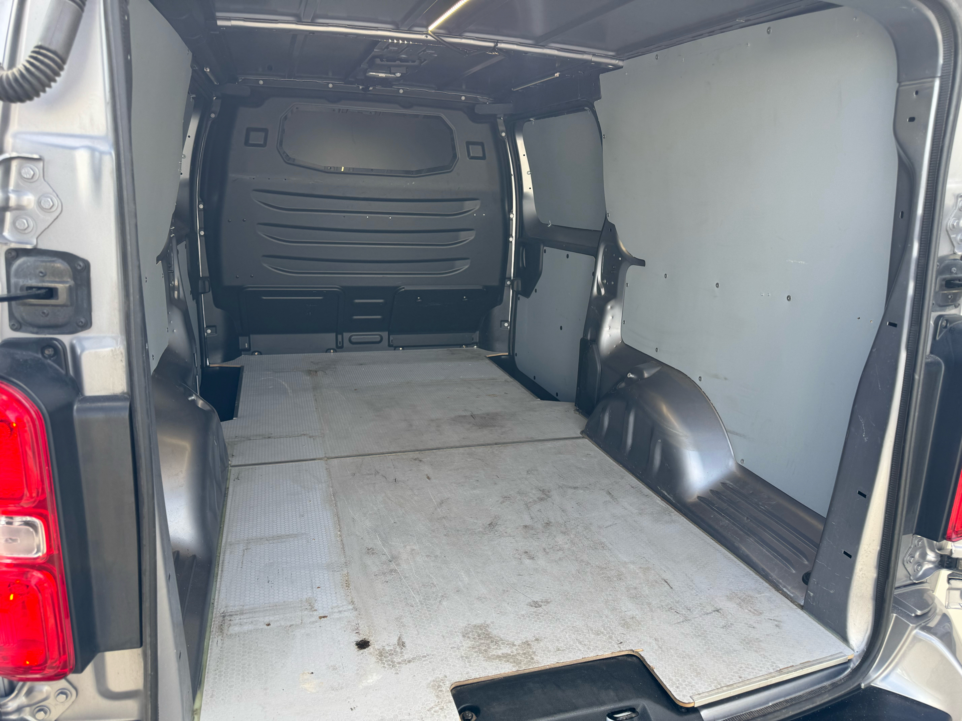 Billede af Citroën Jumpy L3 2,0 Blue HDi Masterline EAT8 180HK Van 8g Aut.