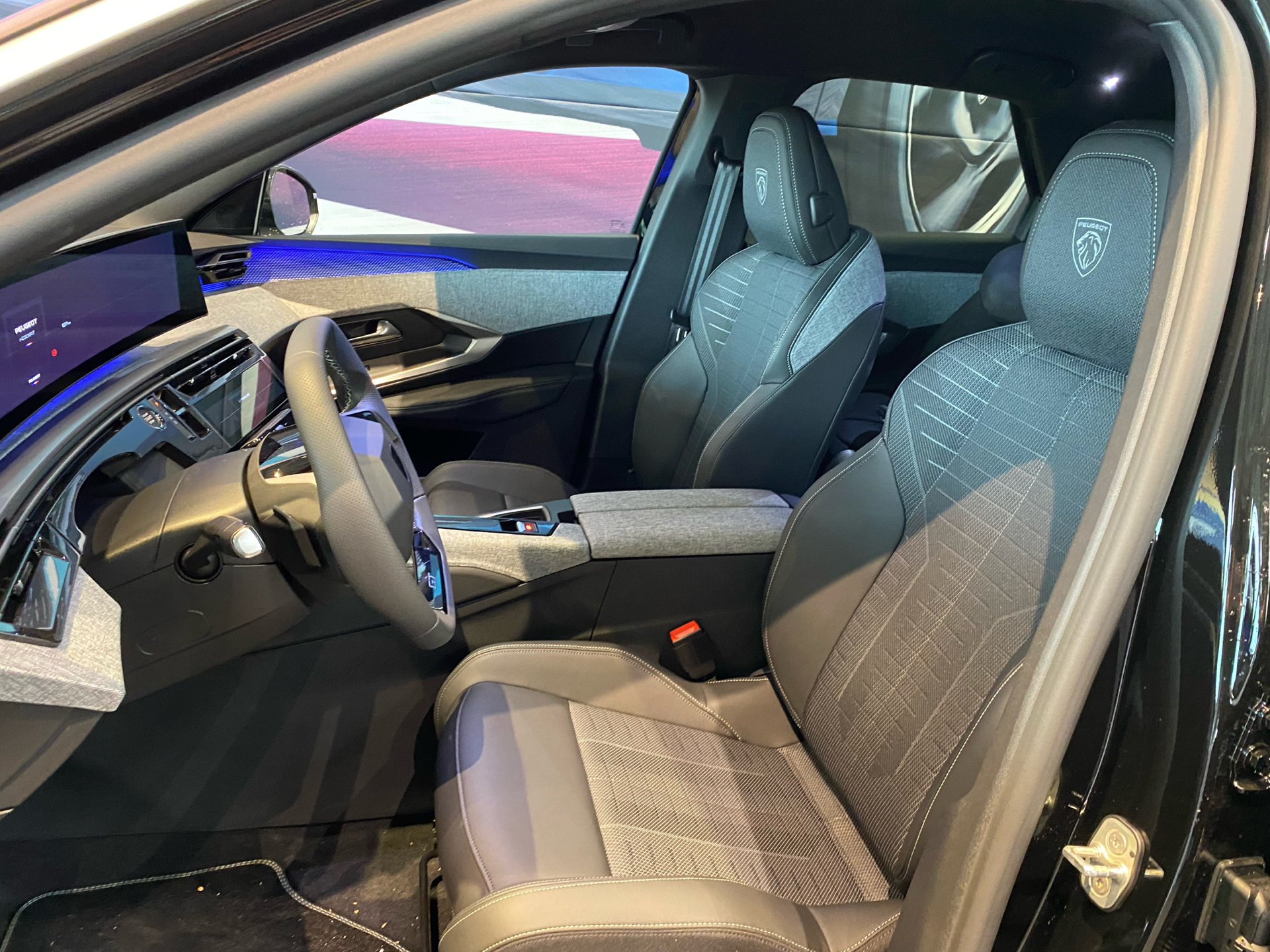 Billede af Peugeot e-3008 EL GT Pack 210HK 5d Aut.