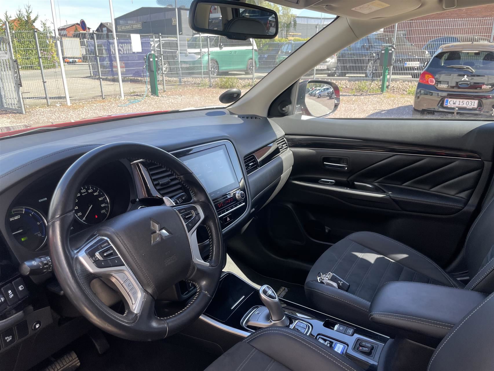 Billede af Mitsubishi Outlander 2,4 PHEV  Plugin-hybrid Inform+ 4WD 224HK 5d 6g Trinl. Gear