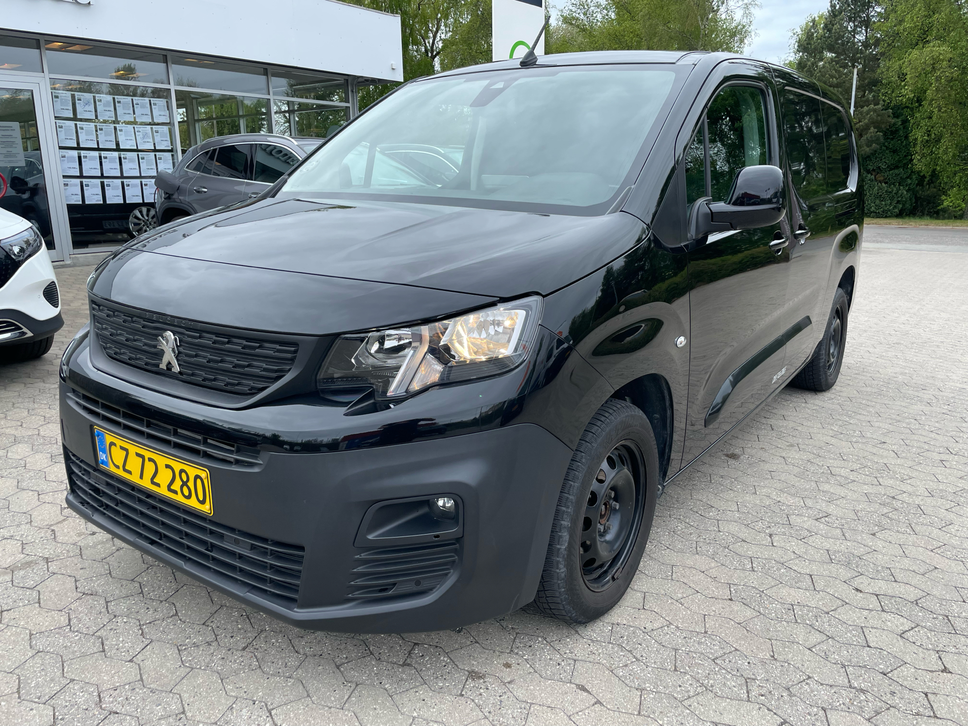 Billede af Peugeot Partner L2 V2 1,5 BlueHDi Ultimate EAT8 130HK Van 8g Aut.