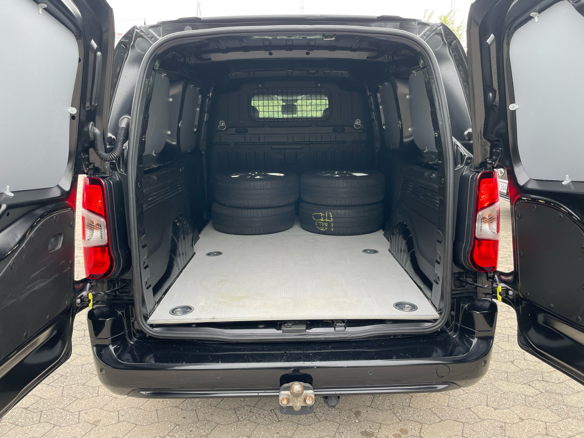 Billede af Peugeot Partner L2 V2 1,5 BlueHDi Ultimate EAT8 130HK Van 8g Aut.