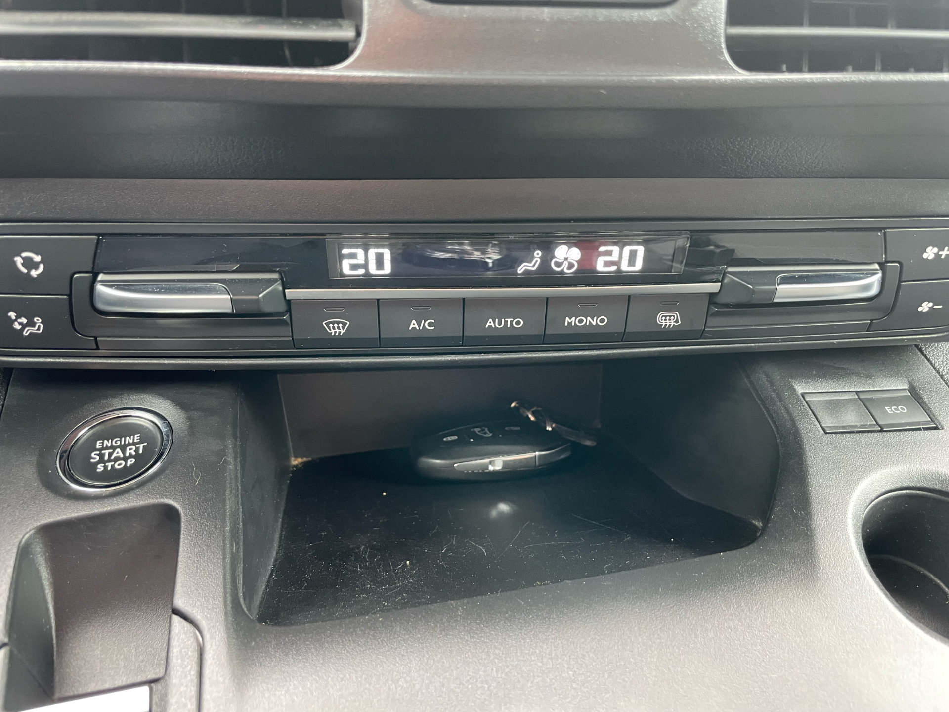 Billede af Peugeot Partner L2 V2 1,5 BlueHDi Ultimate EAT8 130HK Van 8g Aut.