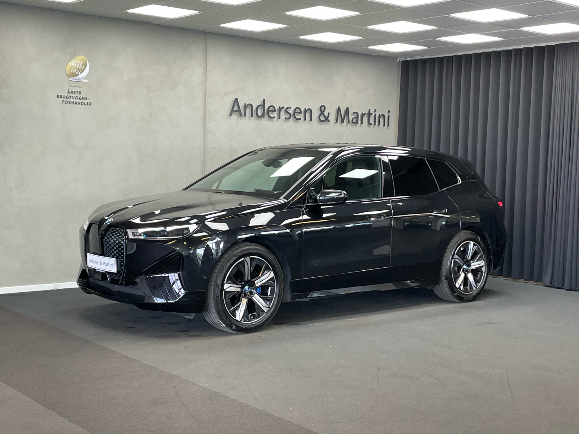 Billede af BMW iX 40 EL Fully Charged XDrive 326HK 5d Aut.