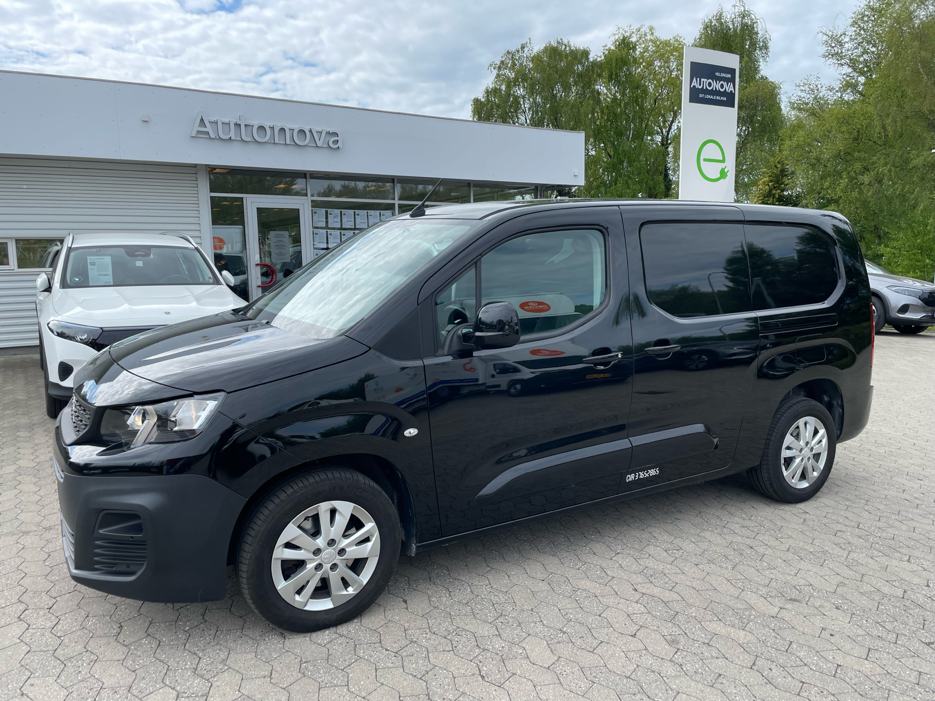 Billede af Peugeot Partner L2 V2 1,5 BlueHDi Ultimate EAT8 130HK Van 8g Aut.