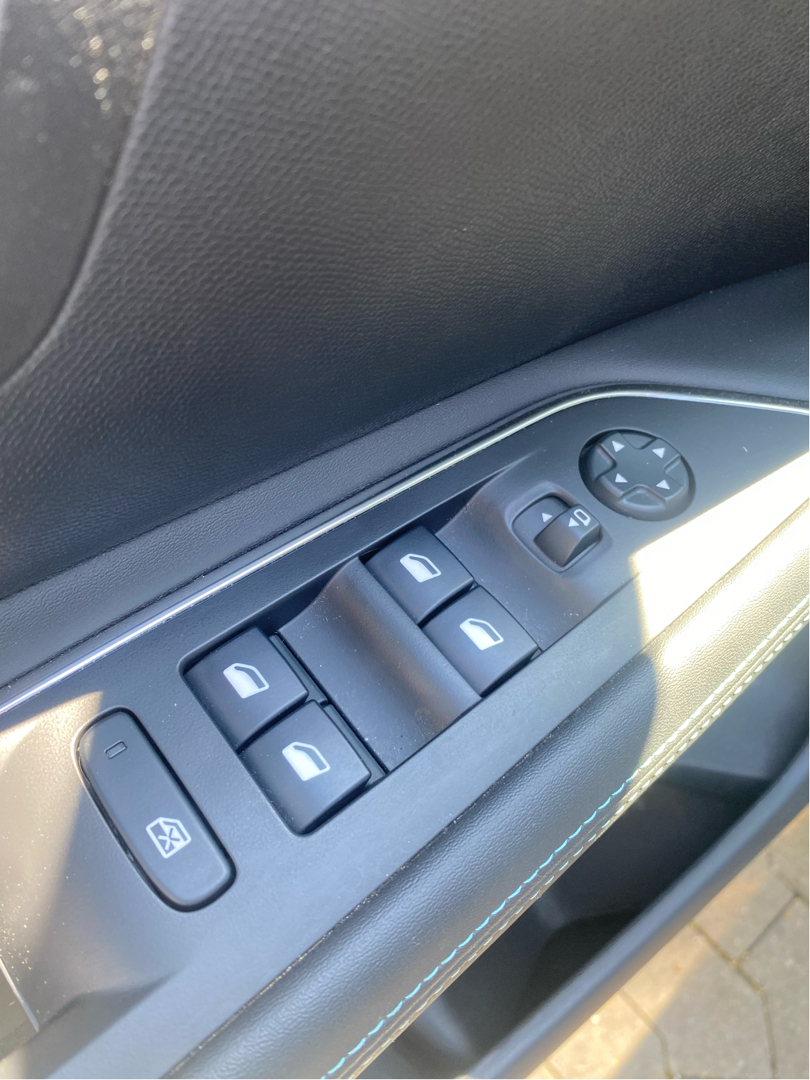 Billede af Peugeot 3008 1,6 PureTech  Plugin-hybrid Allure Pack EAT8 225HK 5d 8g Aut.