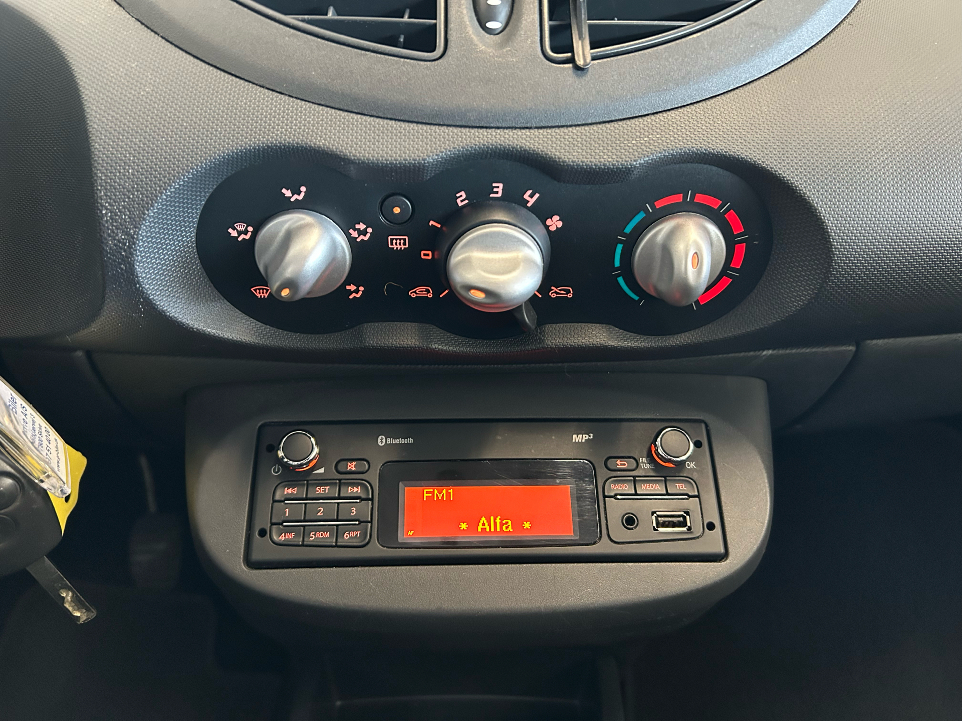 Billede af Renault Twingo 1,2 16V Authentique 75HK 3d