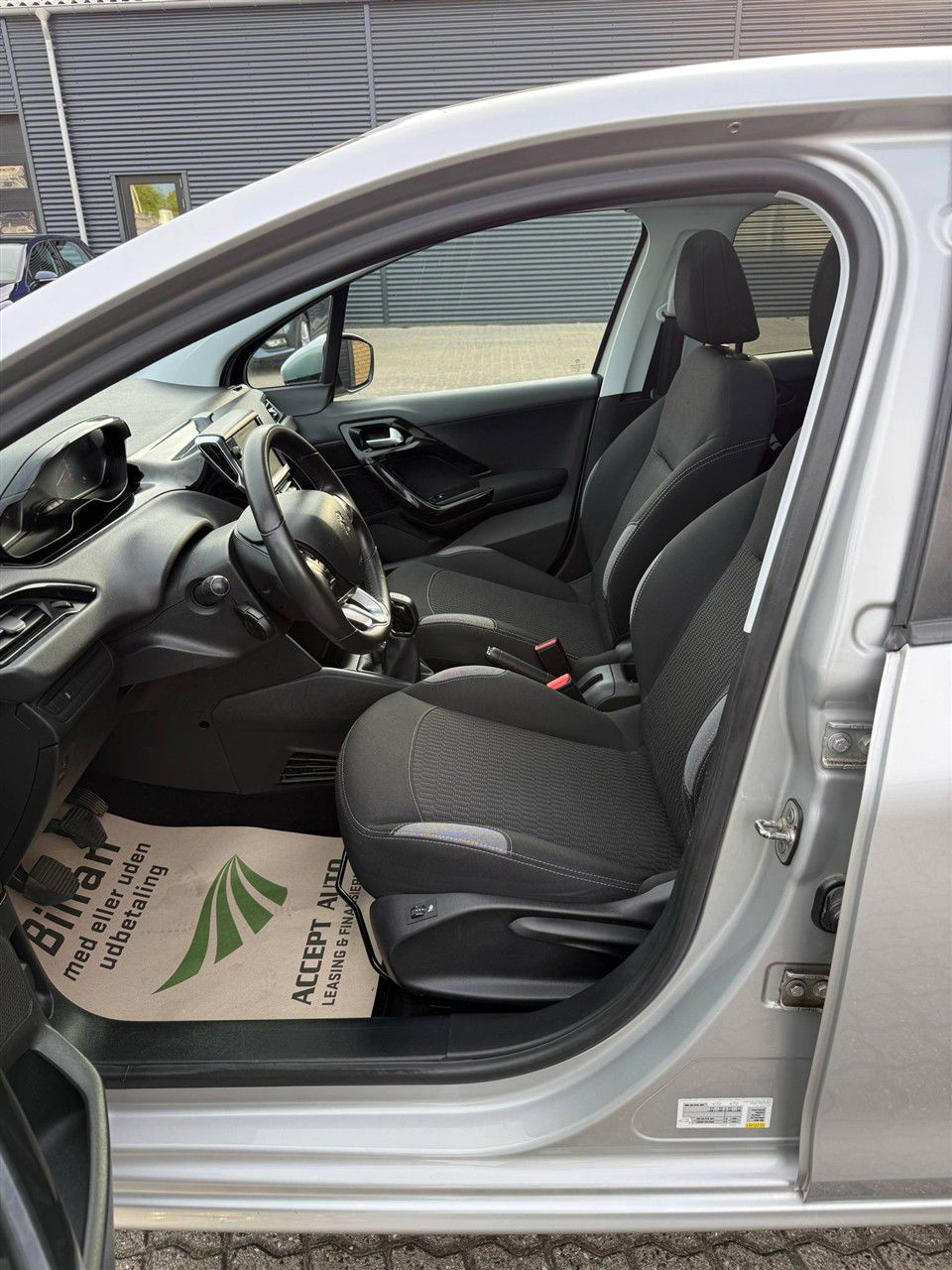 Billede af Peugeot 208 1,2 VTi Chili Sky 82HK 5d