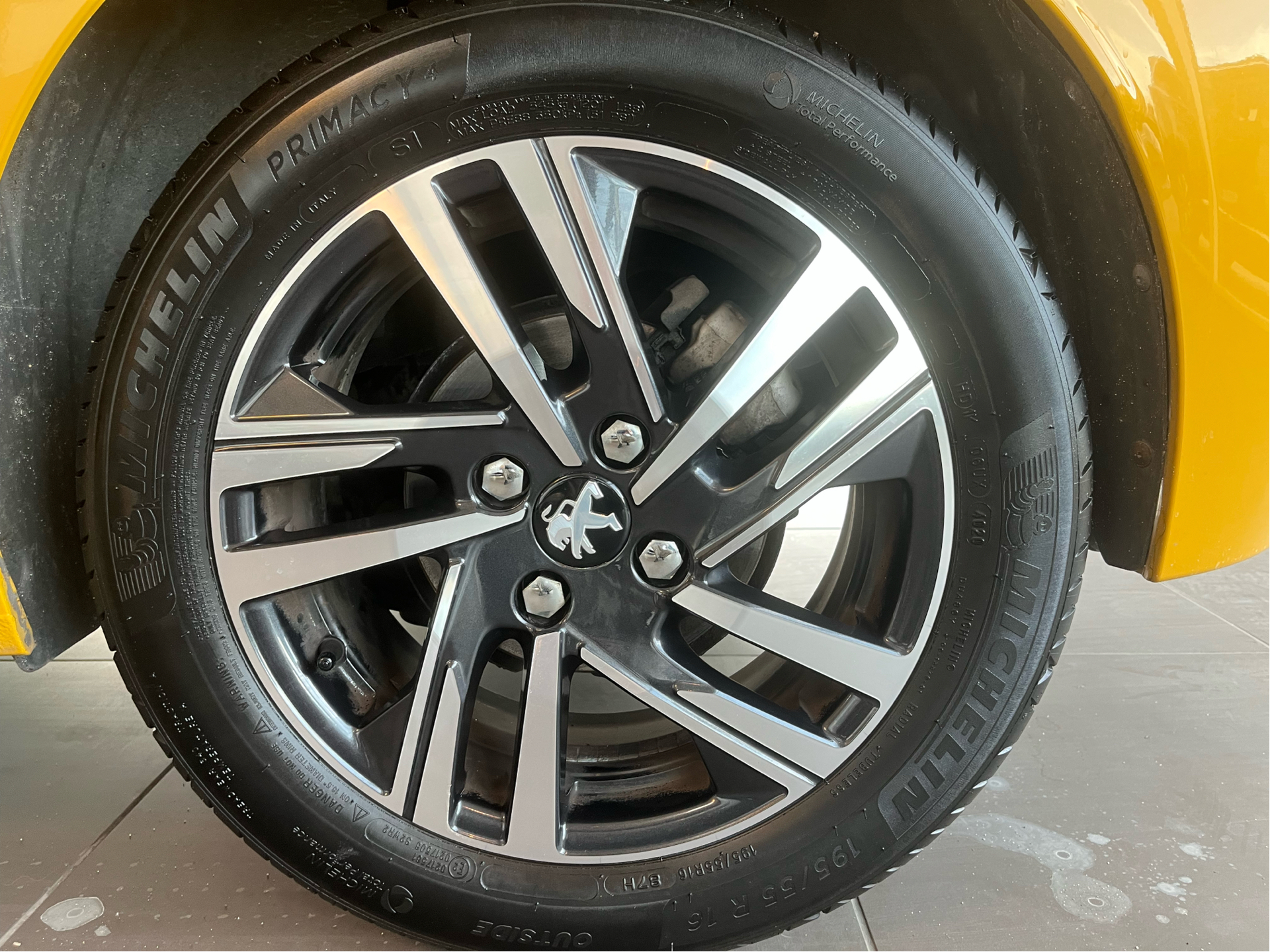 Billede af Peugeot 208 1,2 PureTech Allure EAT8 100HK 5d 8g Aut.