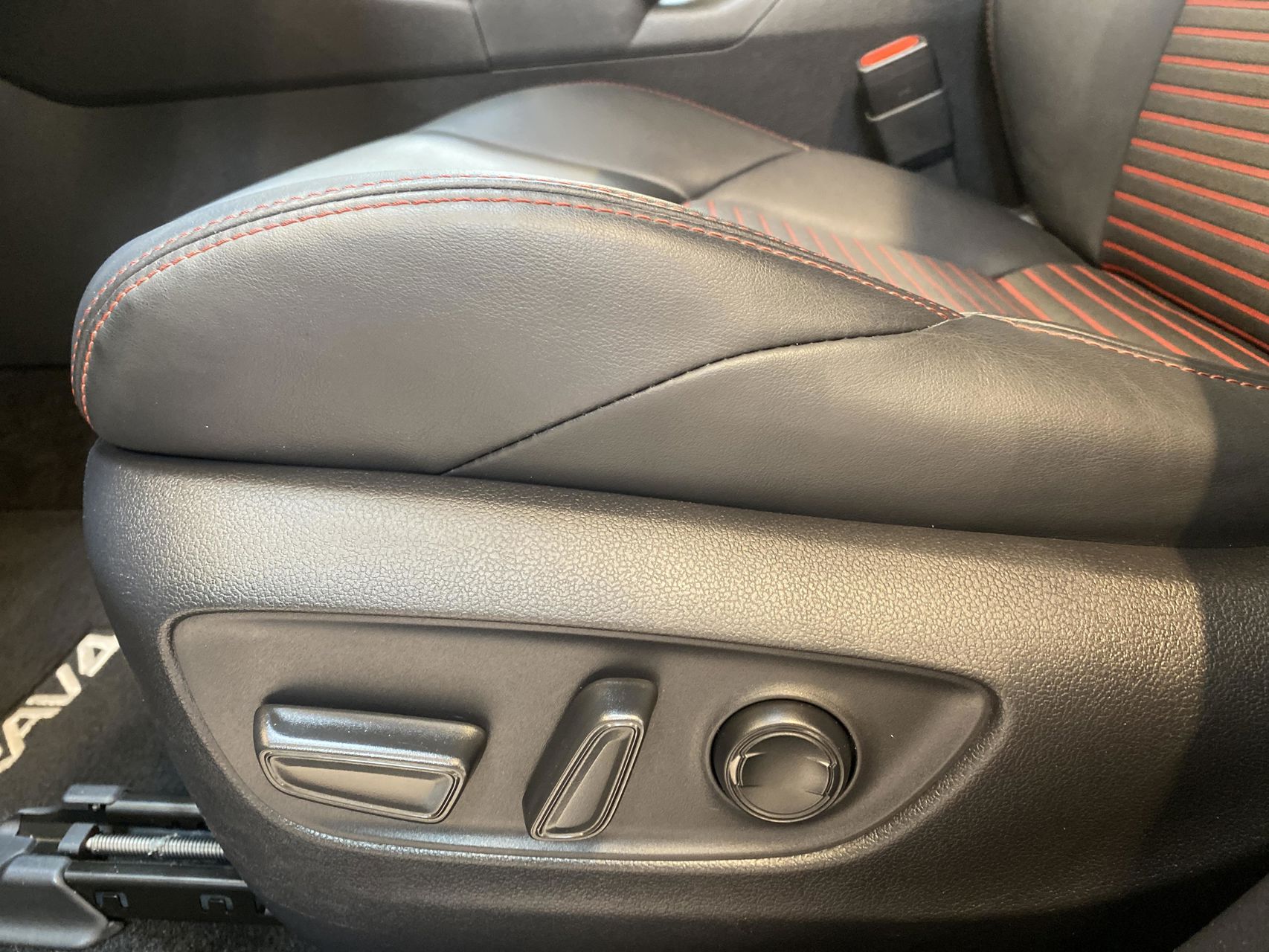 Billede af Toyota RAV4 Plug-in 2,5 Plugin-hybrid Active Comfort AWD 306HK 5d 6g Aut.