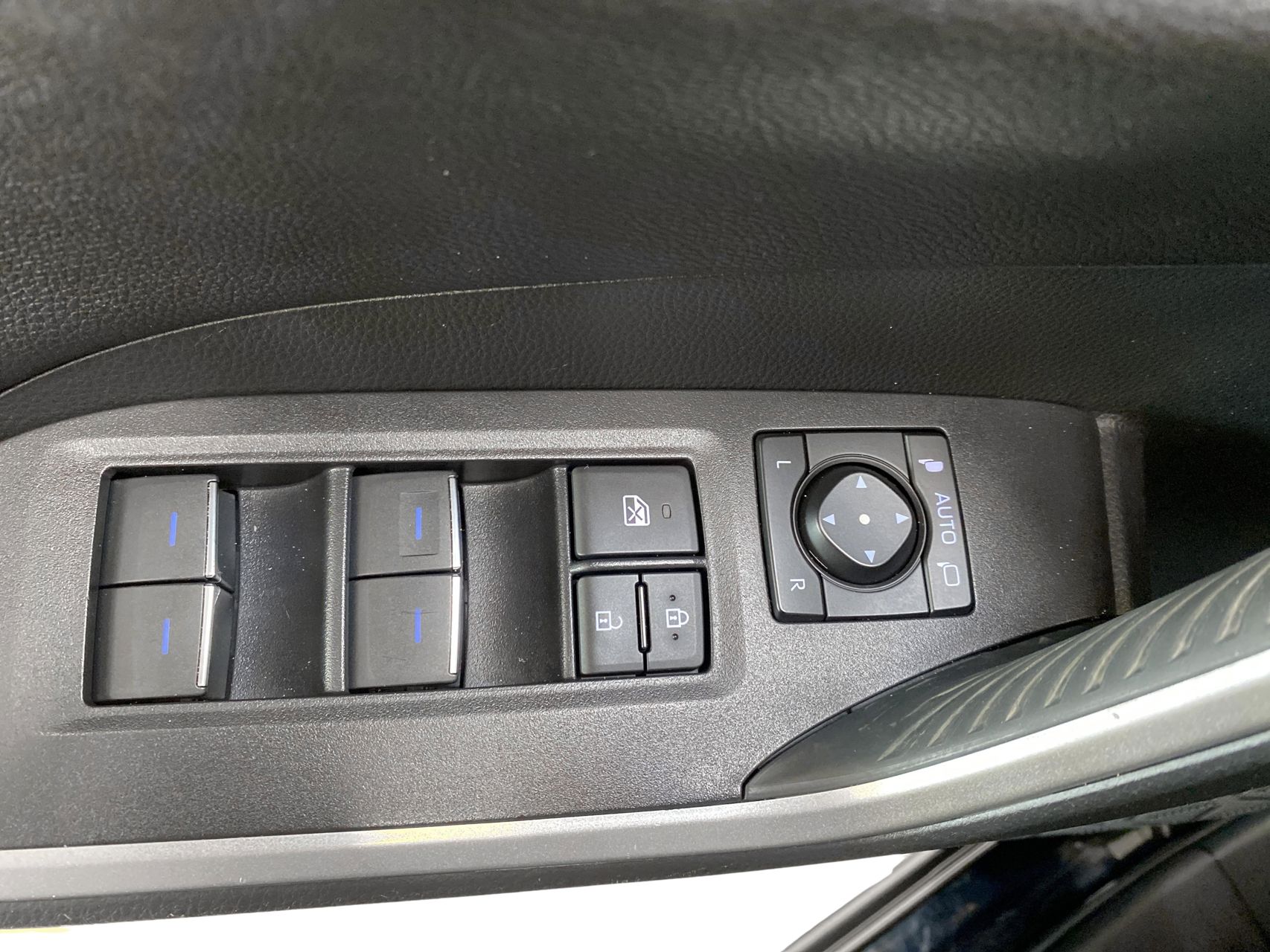 Billede af Toyota RAV4 Plug-in 2,5 Plugin-hybrid Active Comfort AWD 306HK 5d 6g Aut.