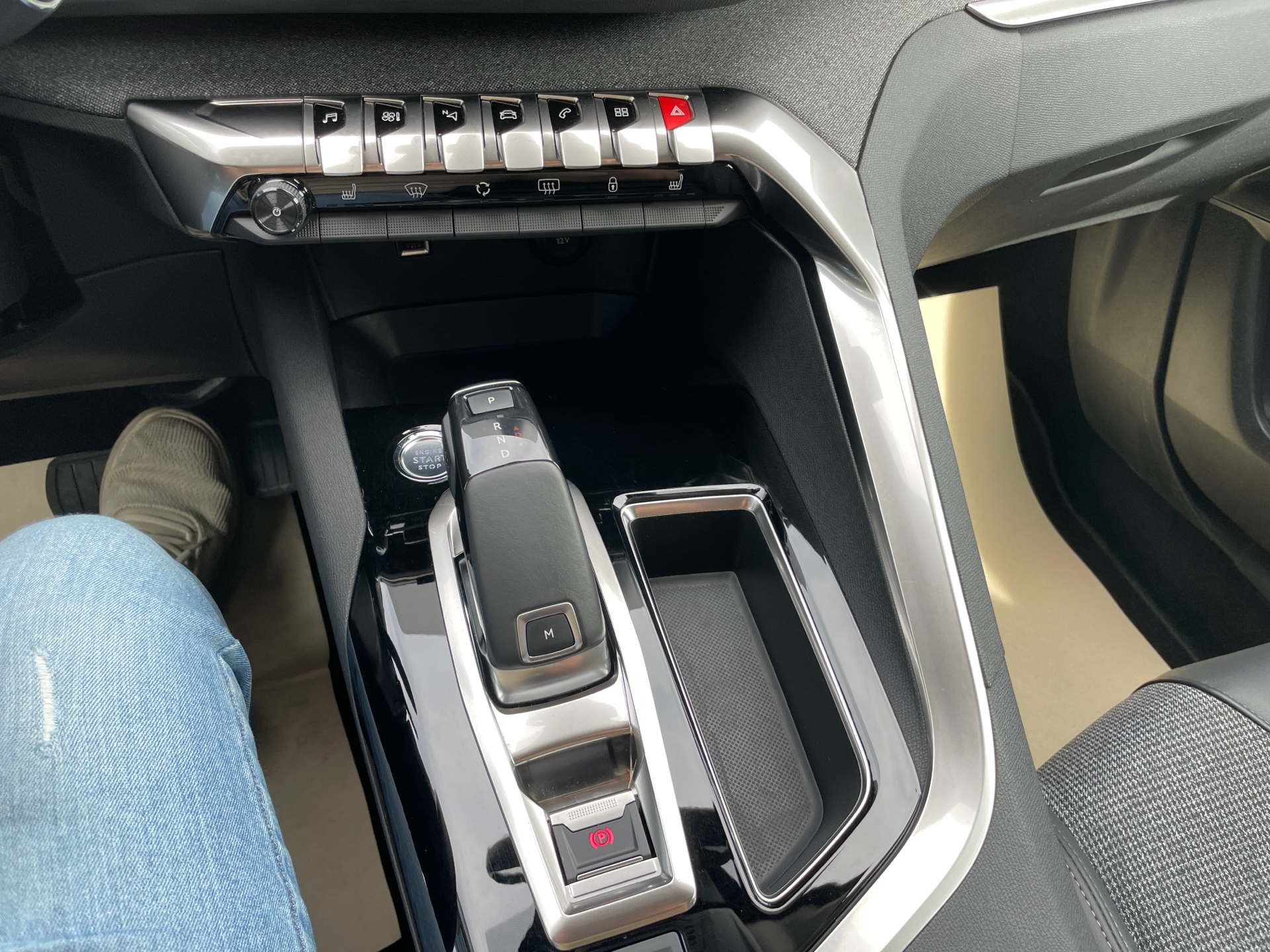 Billede af Peugeot 3008 1,5 BlueHDi Allure LTD EAT8 130HK 5d 8g Aut.