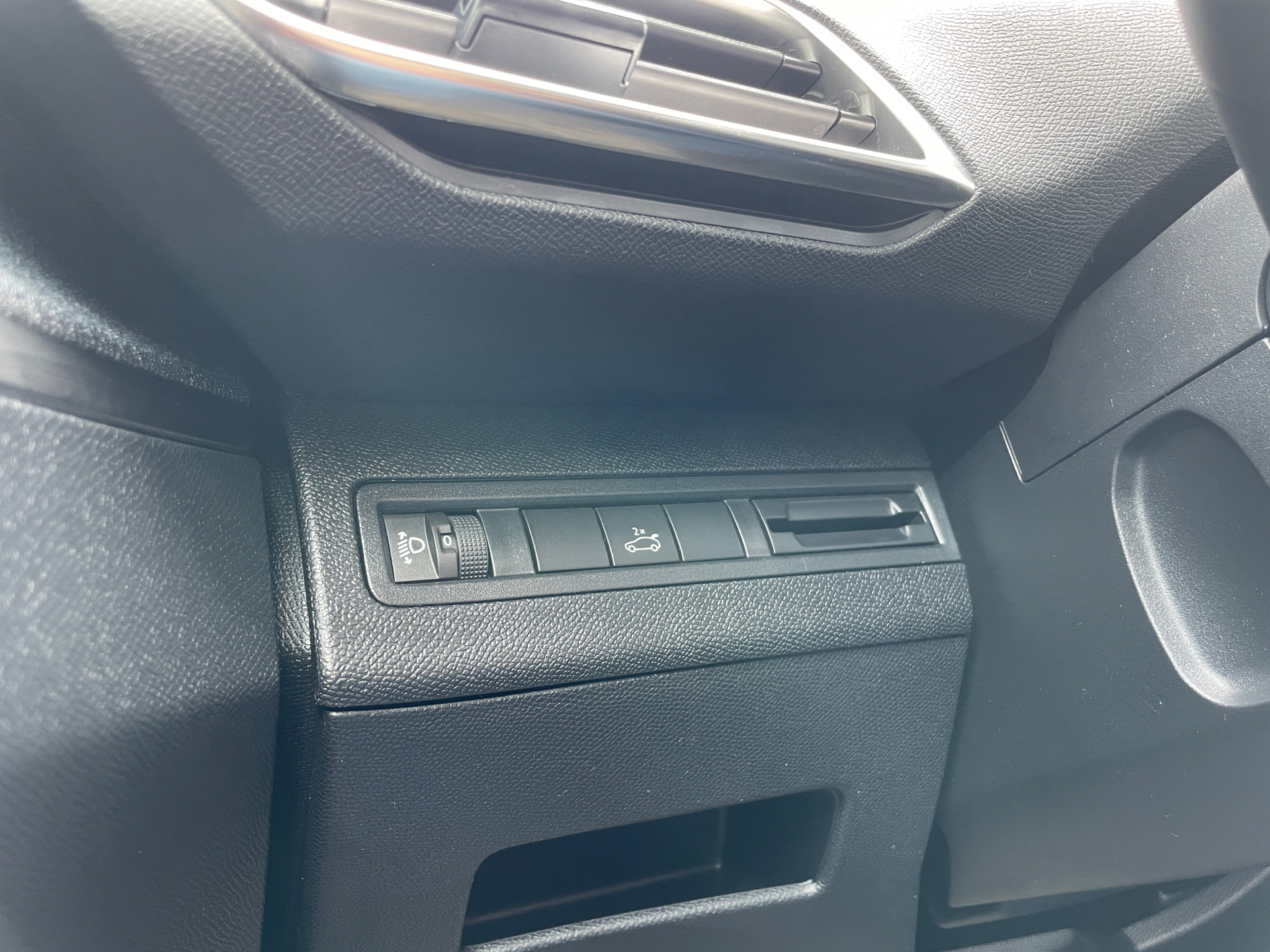 Billede af Peugeot 3008 1,5 BlueHDi Allure LTD EAT8 130HK 5d 8g Aut.