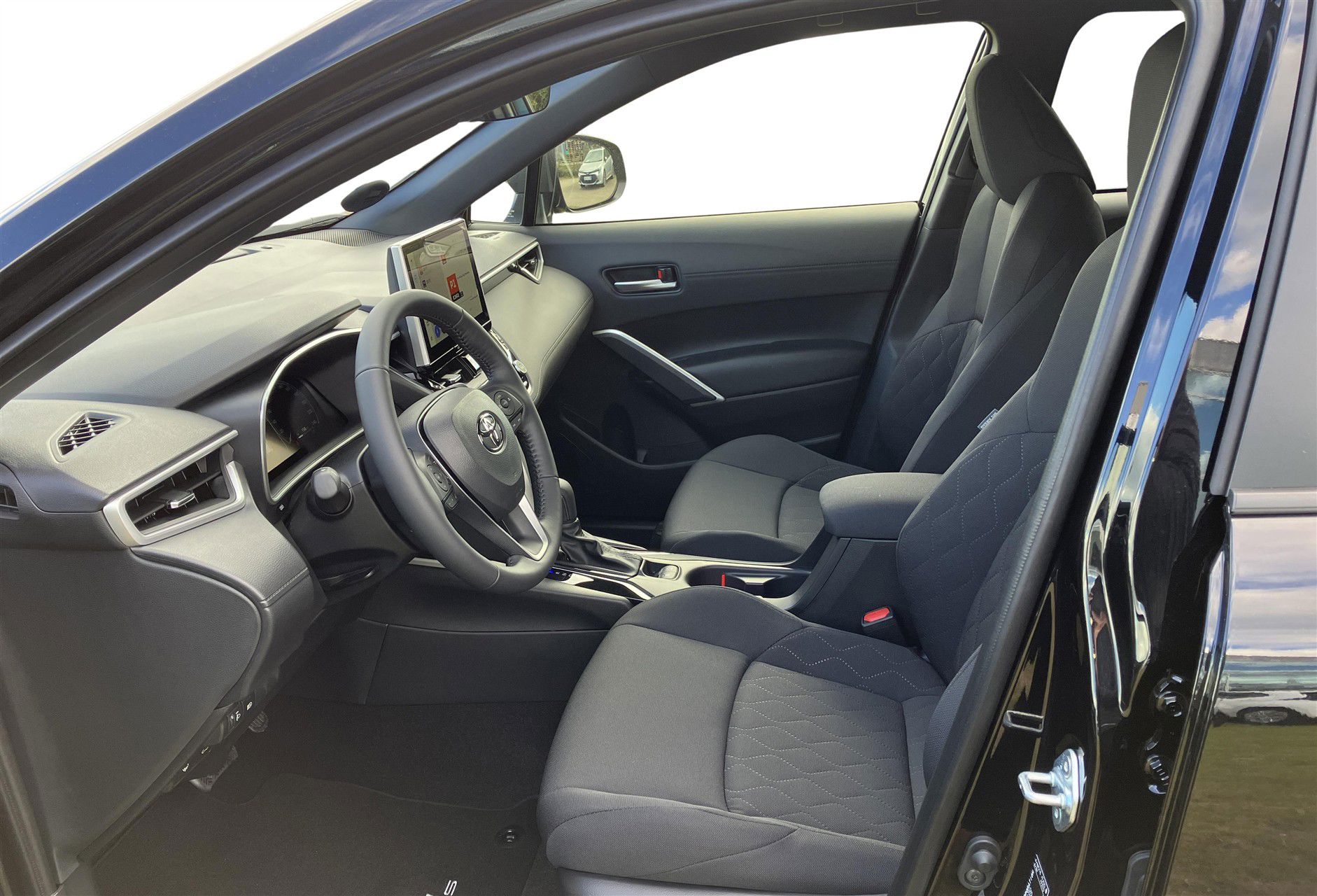 Billede af Toyota Corolla Cross 1,8 Hybrid Style Comfort 140HK 5d Aut.