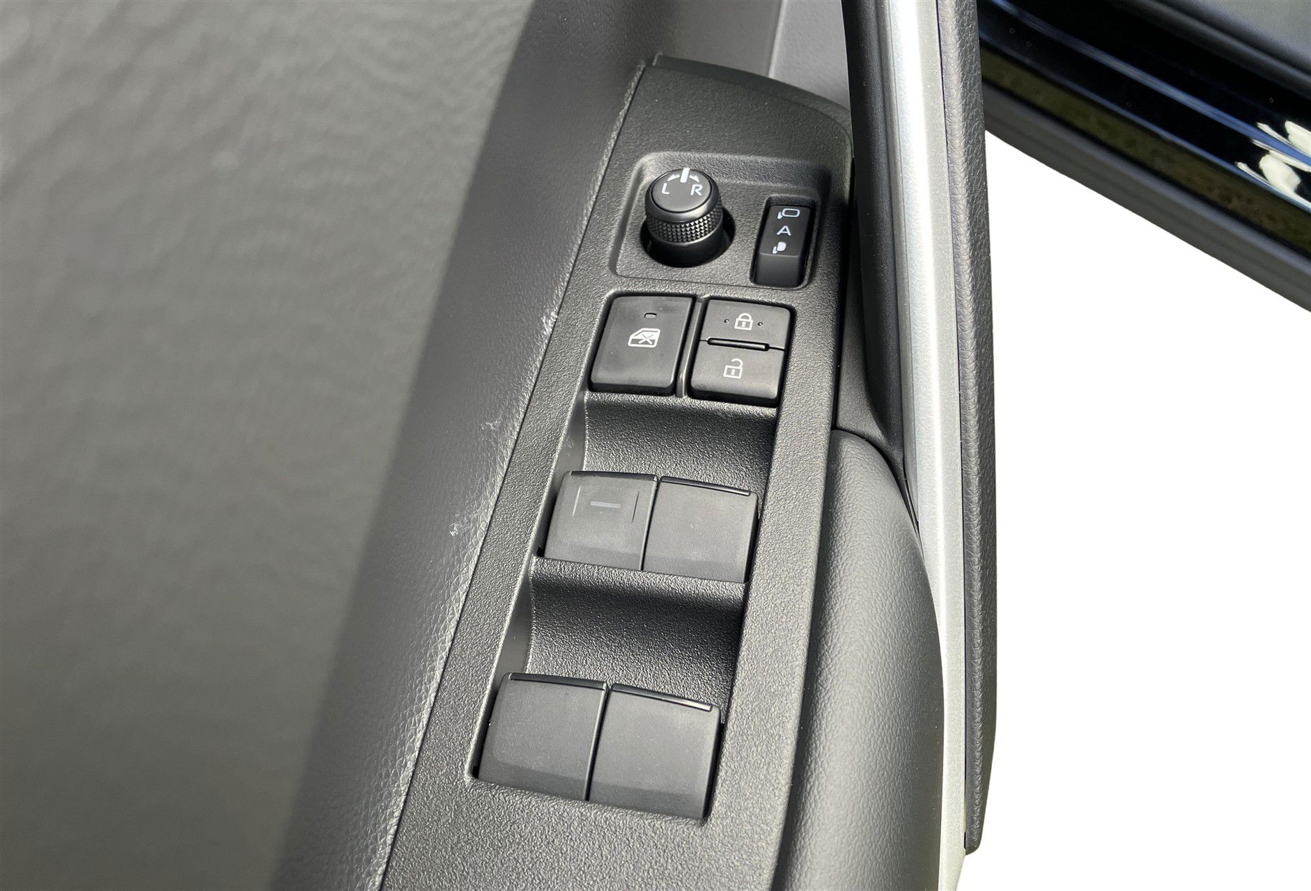 Billede af Toyota Corolla Cross 1,8 Hybrid Style Comfort 140HK 5d Aut.