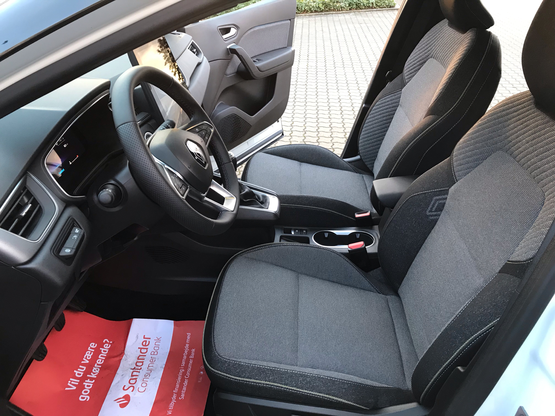 Billede af Renault Captur 1,3 TCE  Mild hybrid Techno 140HK 5d 6g