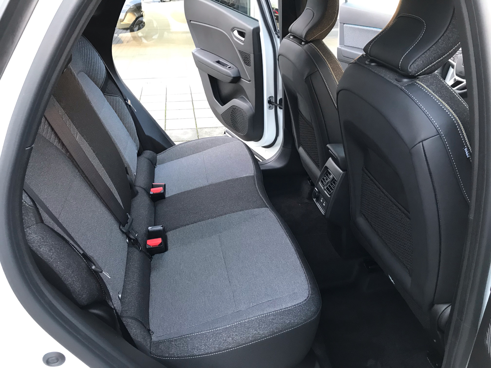 Billede af Renault Captur 1,3 TCE  Mild hybrid Techno 140HK 5d 6g
