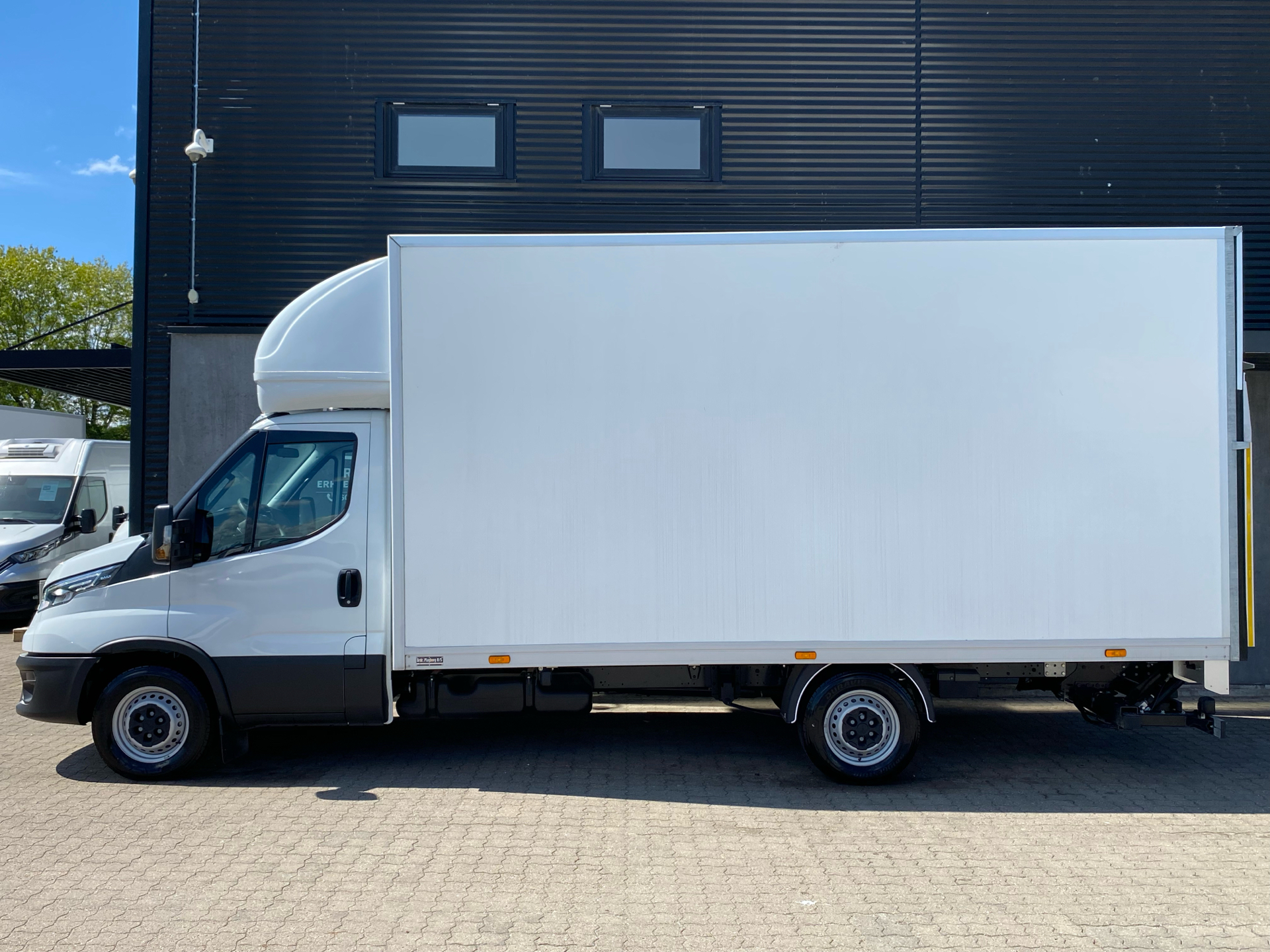 Billede af Iveco Daily 35S18 4100mm 3,0 D 180HK Ladv./Chas. 8g Aut.