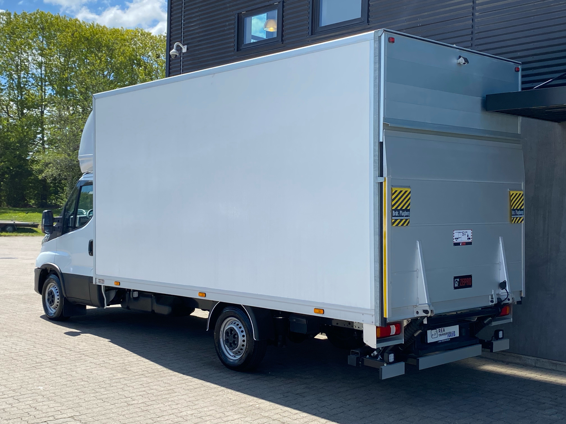 Billede af Iveco Daily 35S18 4100mm 3,0 D 180HK Ladv./Chas. 8g Aut.