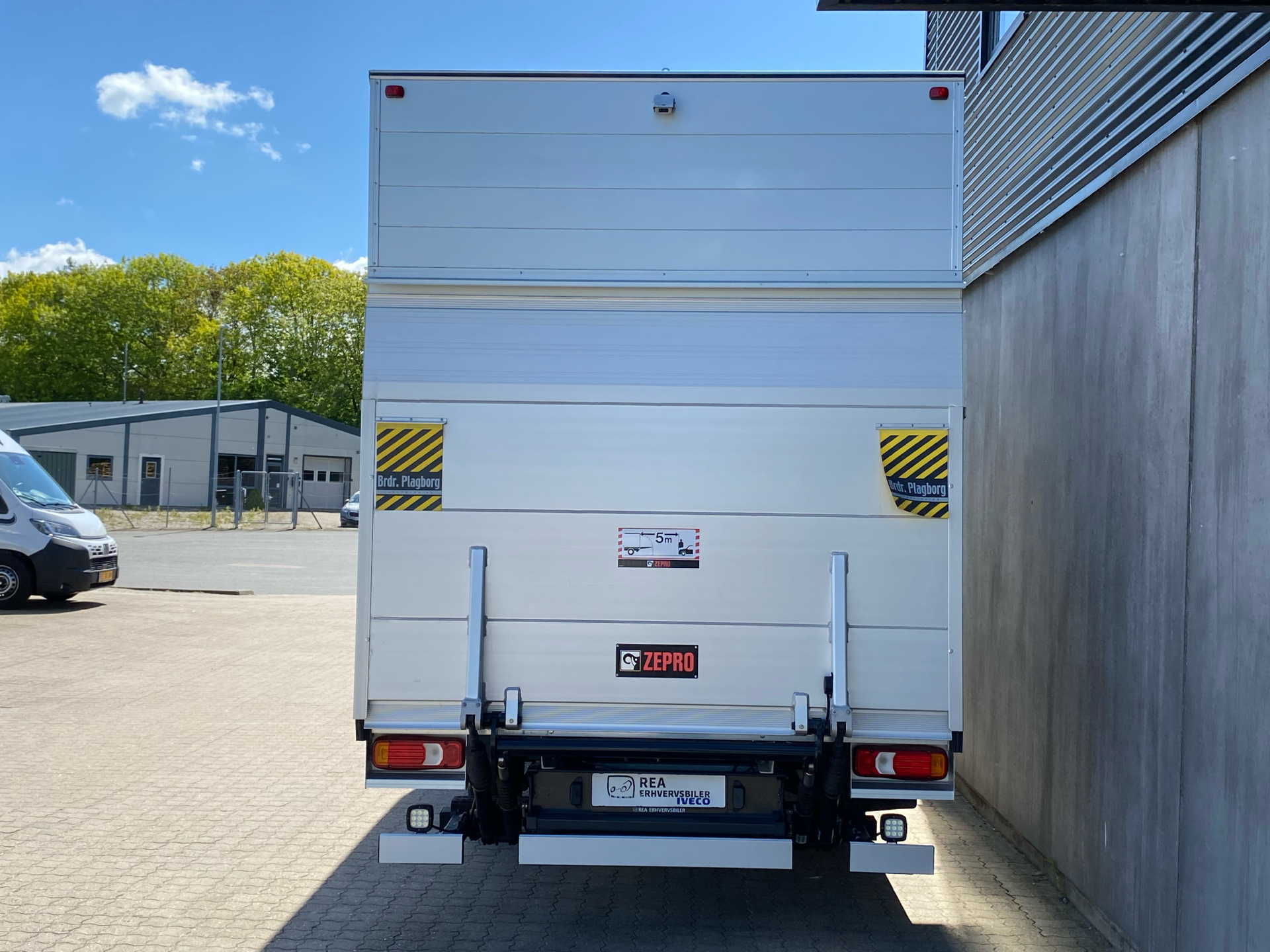 Billede af Iveco Daily 35S18 4100mm 3,0 D 180HK Ladv./Chas. 8g Aut.
