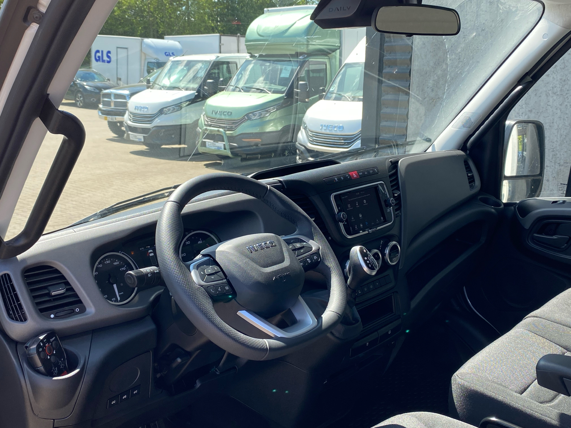 Billede af Iveco Daily 35S18 4100mm 3,0 D 180HK Ladv./Chas. 8g Aut.