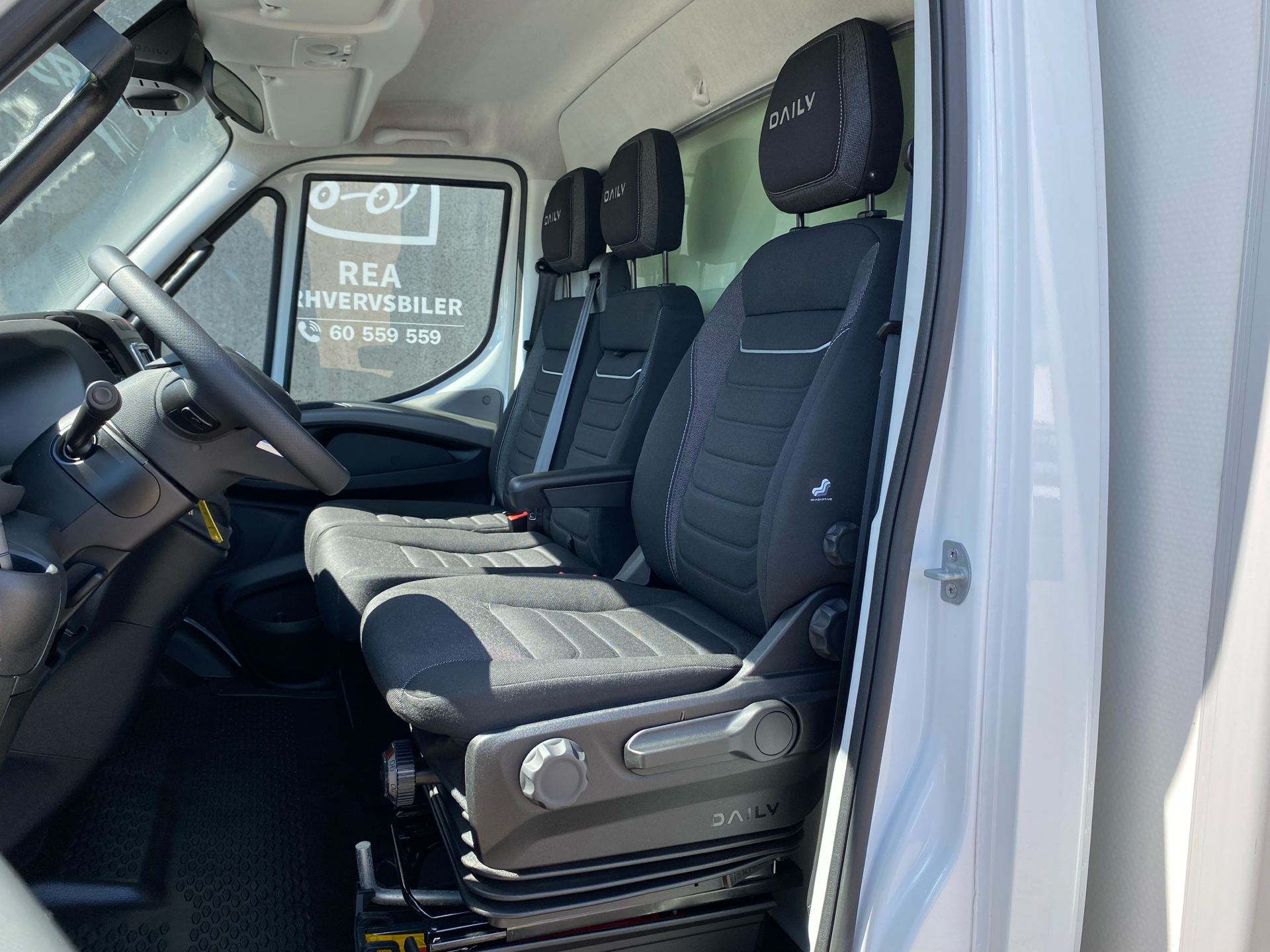 Billede af Iveco Daily 35S18 4100mm 3,0 D 180HK Ladv./Chas. 8g Aut.