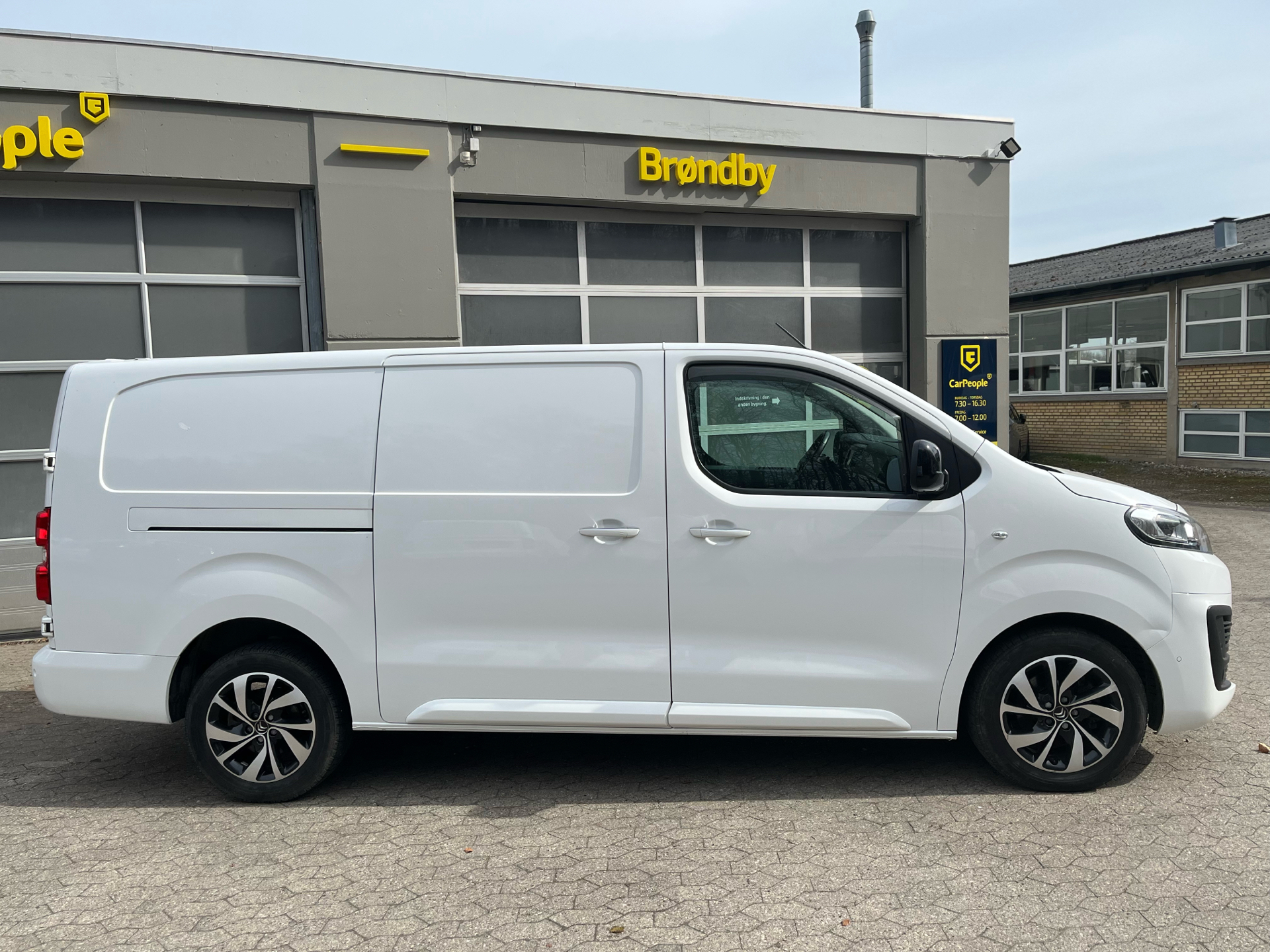 Billede af Citroën Jumpy L3 2,0 Blue HDi Masterline EAT8 180HK Van 8g Aut.