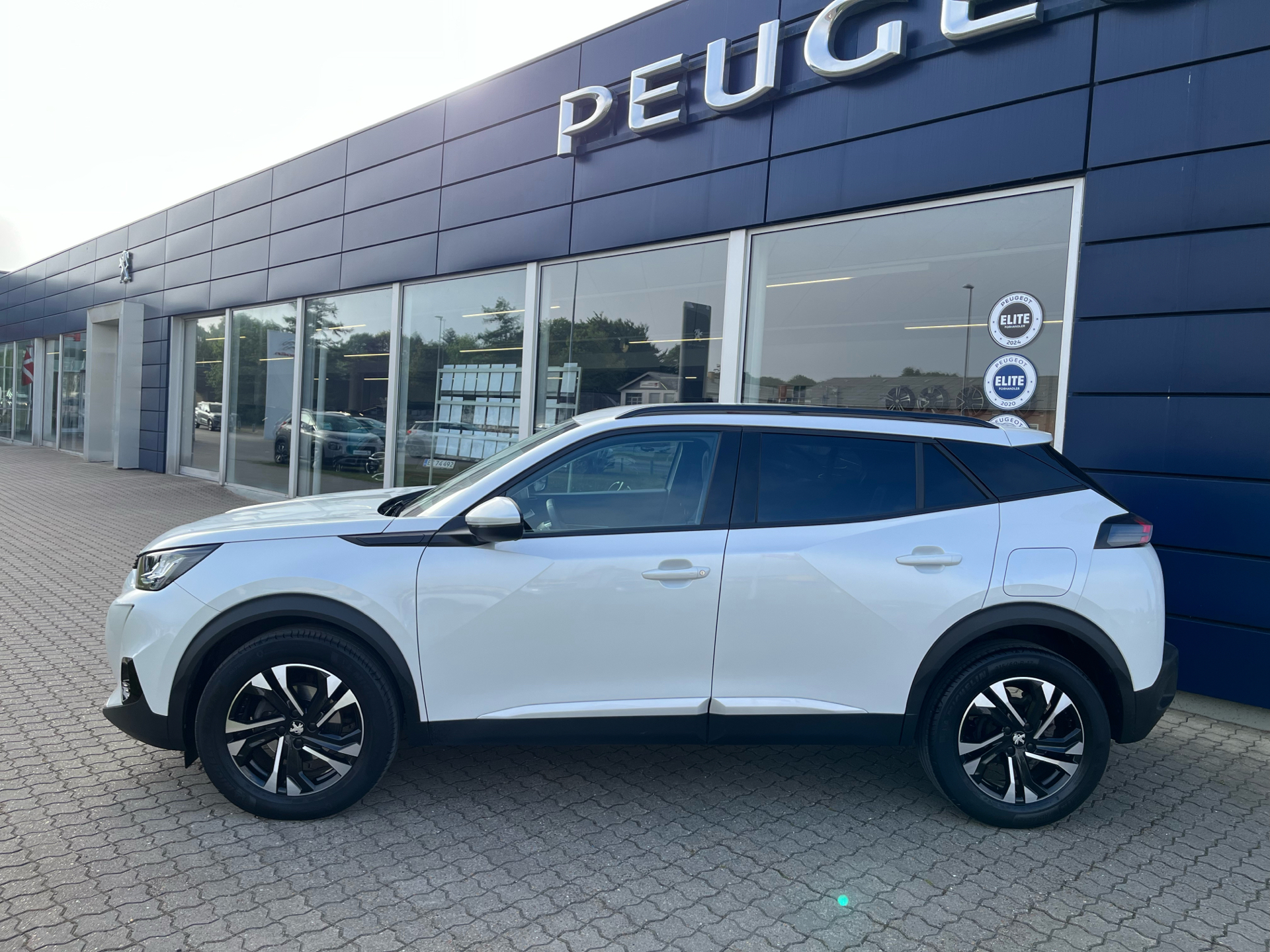 Billede af Peugeot 2008 1,2 PureTech Allure Pack EAT8 130HK 5d 8g Aut.
