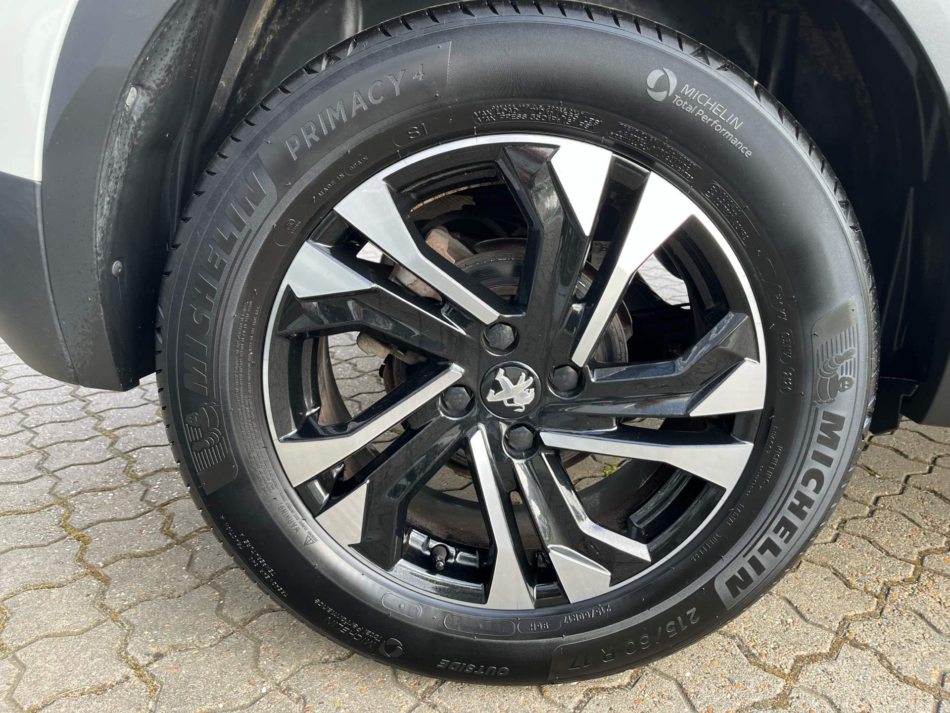 Billede af Peugeot 2008 1,2 PureTech Allure Pack EAT8 130HK 5d 8g Aut.