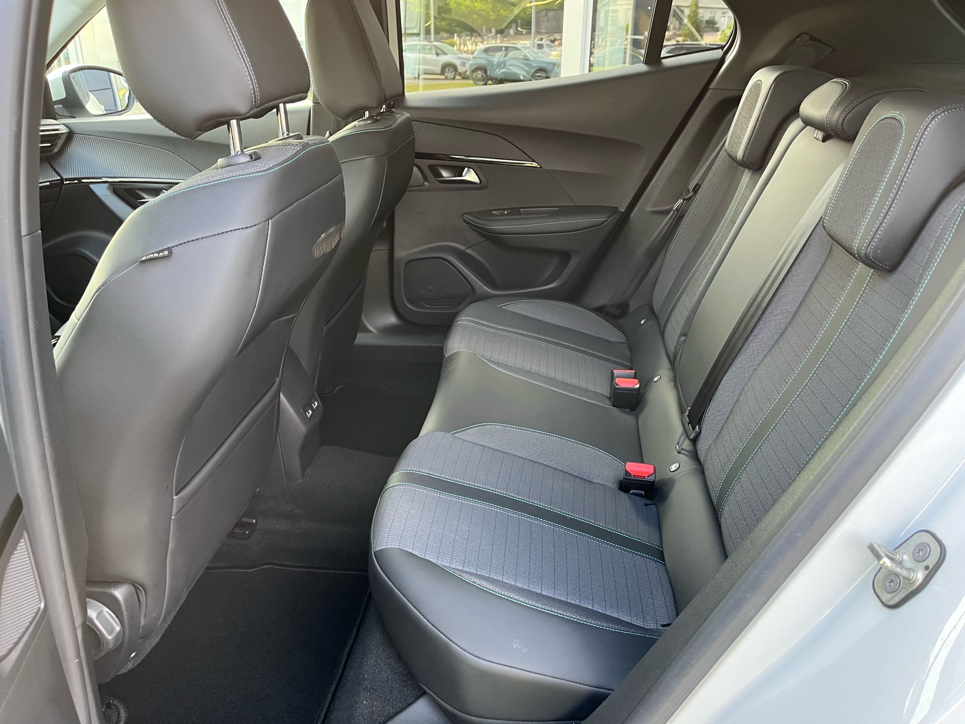 Billede af Peugeot 2008 1,2 PureTech Allure Pack EAT8 130HK 5d 8g Aut.