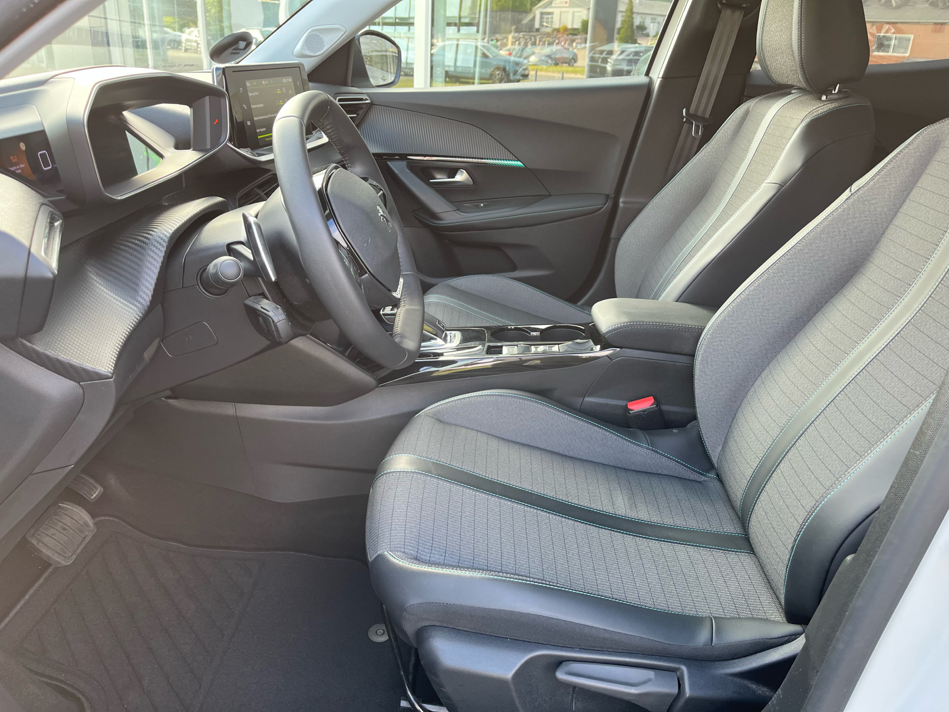 Billede af Peugeot 2008 1,2 PureTech Allure Pack EAT8 130HK 5d 8g Aut.