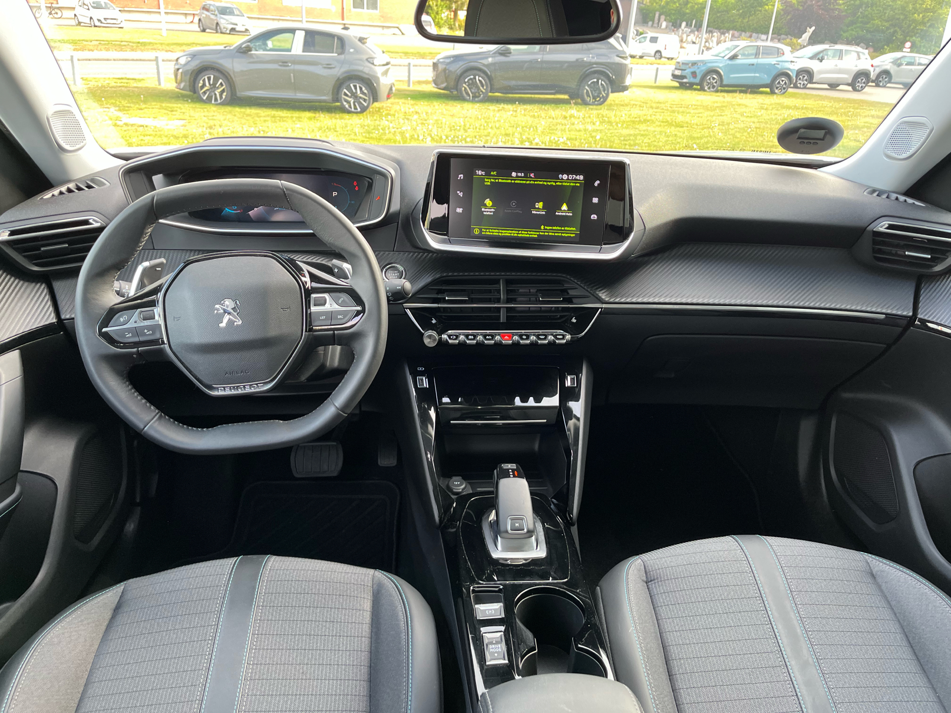 Billede af Peugeot 2008 1,2 PureTech Allure Pack EAT8 130HK 5d 8g Aut.
