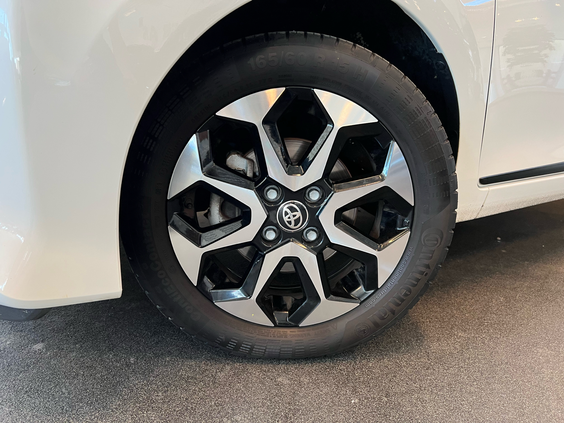Billede af Toyota Aygo 1,0 VVT-I X-plore DAB+ 72HK 5d