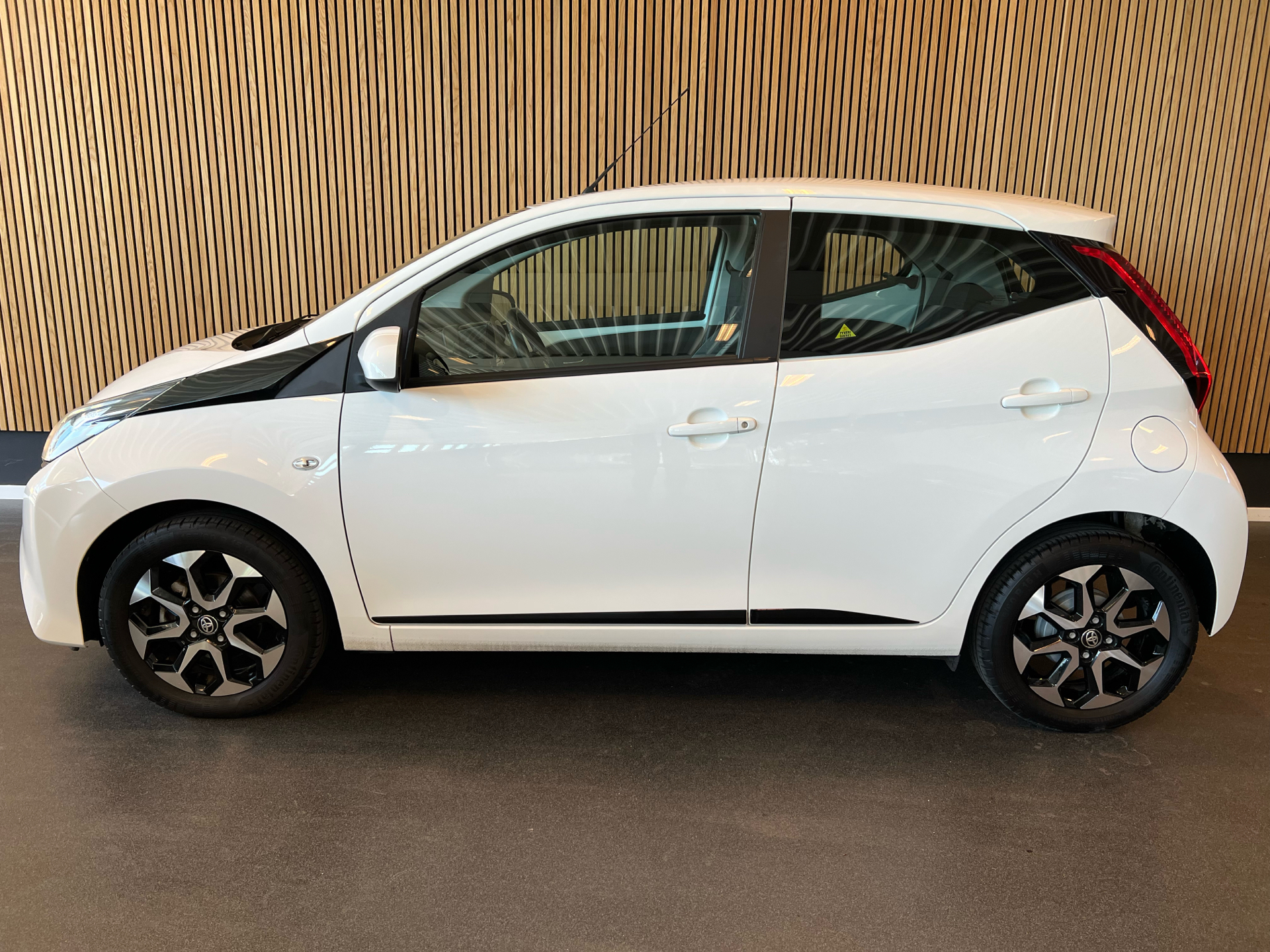 Billede af Toyota Aygo 1,0 VVT-I X-plore DAB+ 72HK 5d