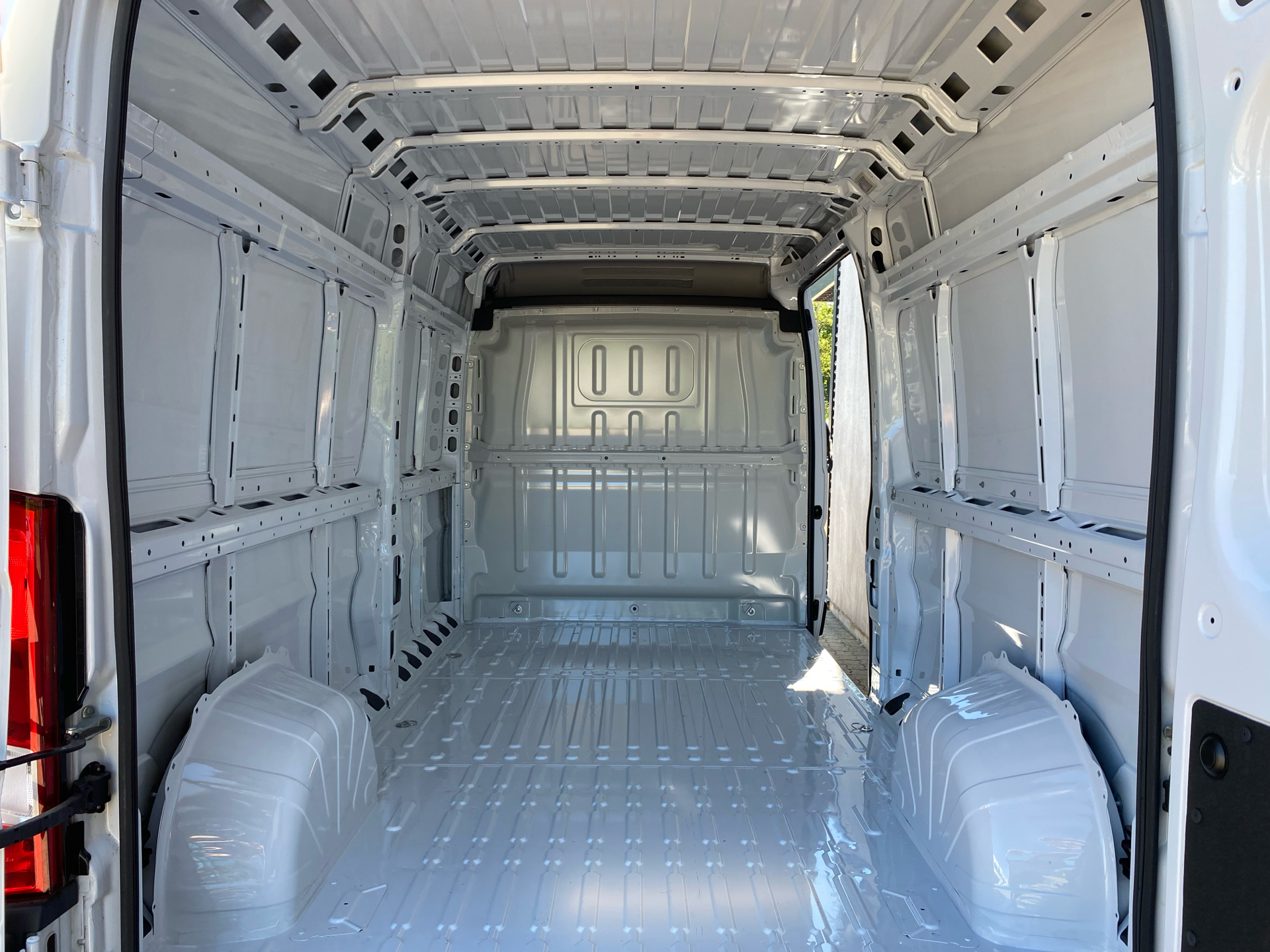 Billede af Peugeot Boxer 435 L3H2 2,2 BlueHDi Premium 165HK Van 6g