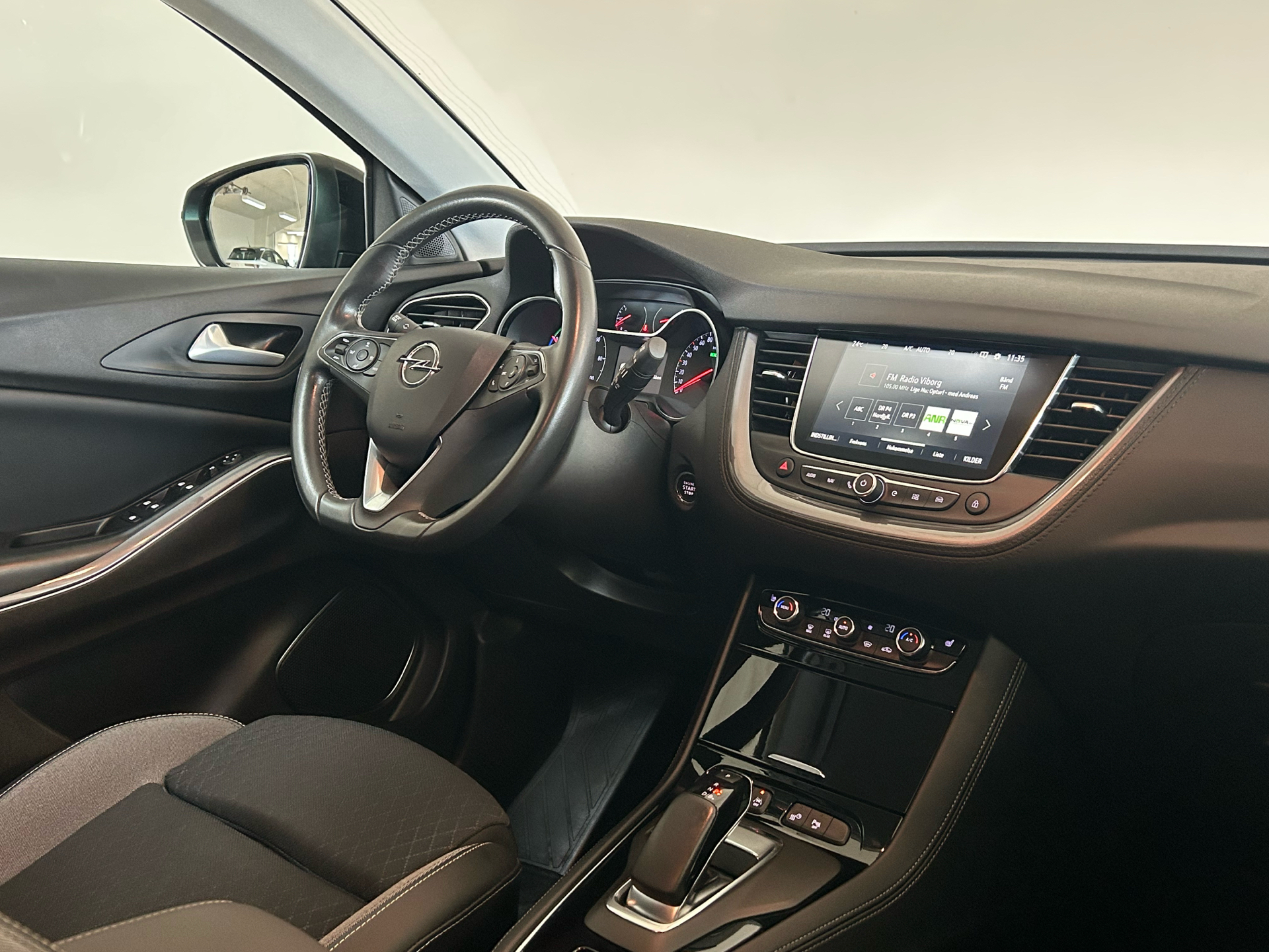 Billede af Opel Grandland X 1,6 PHEV  Plugin-hybrid Cosmo Prestige Pack 225HK 5d 8g Aut.