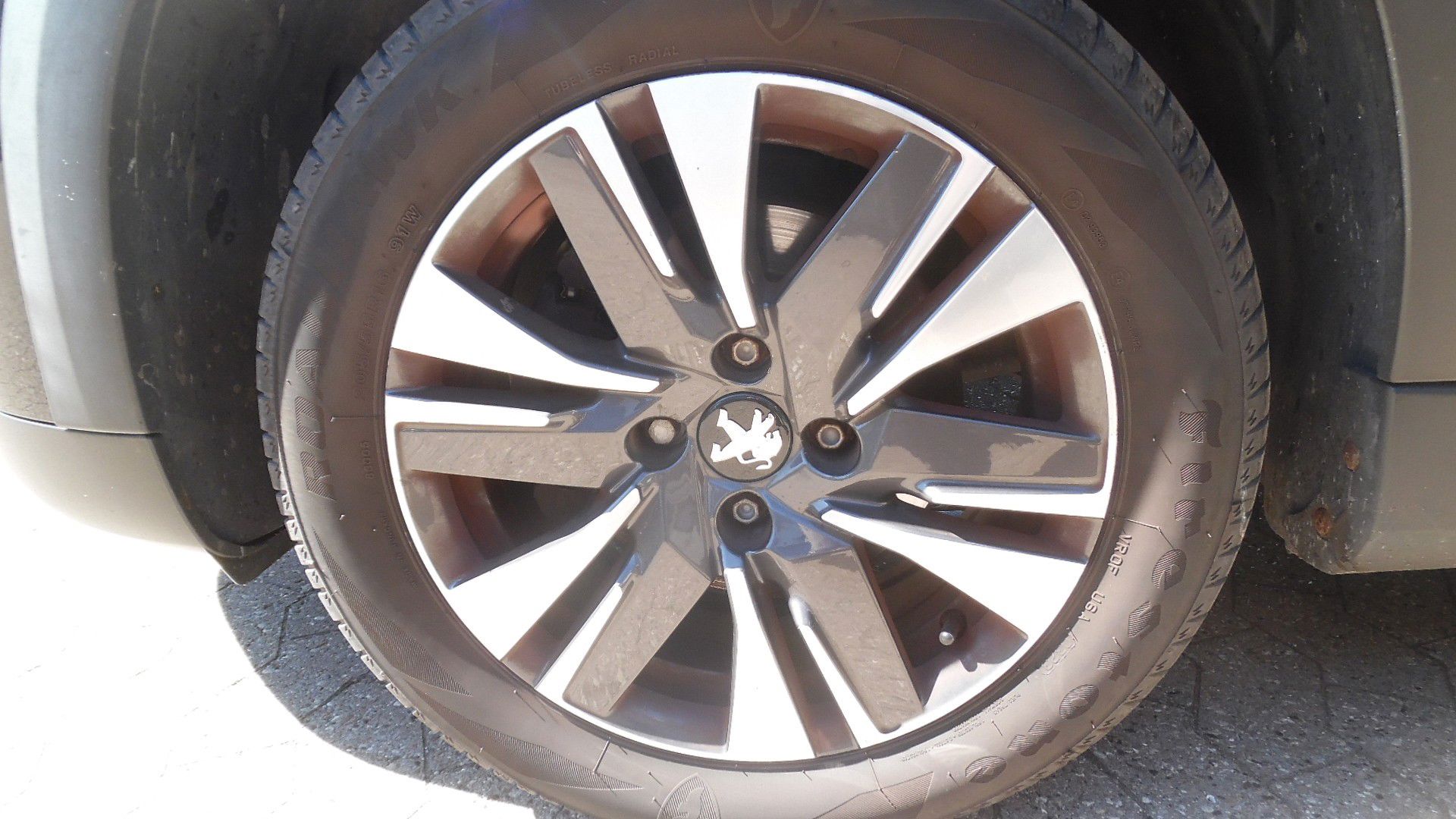 Billede af Peugeot 2008 1,2 e-THP Desire Sky 110HK