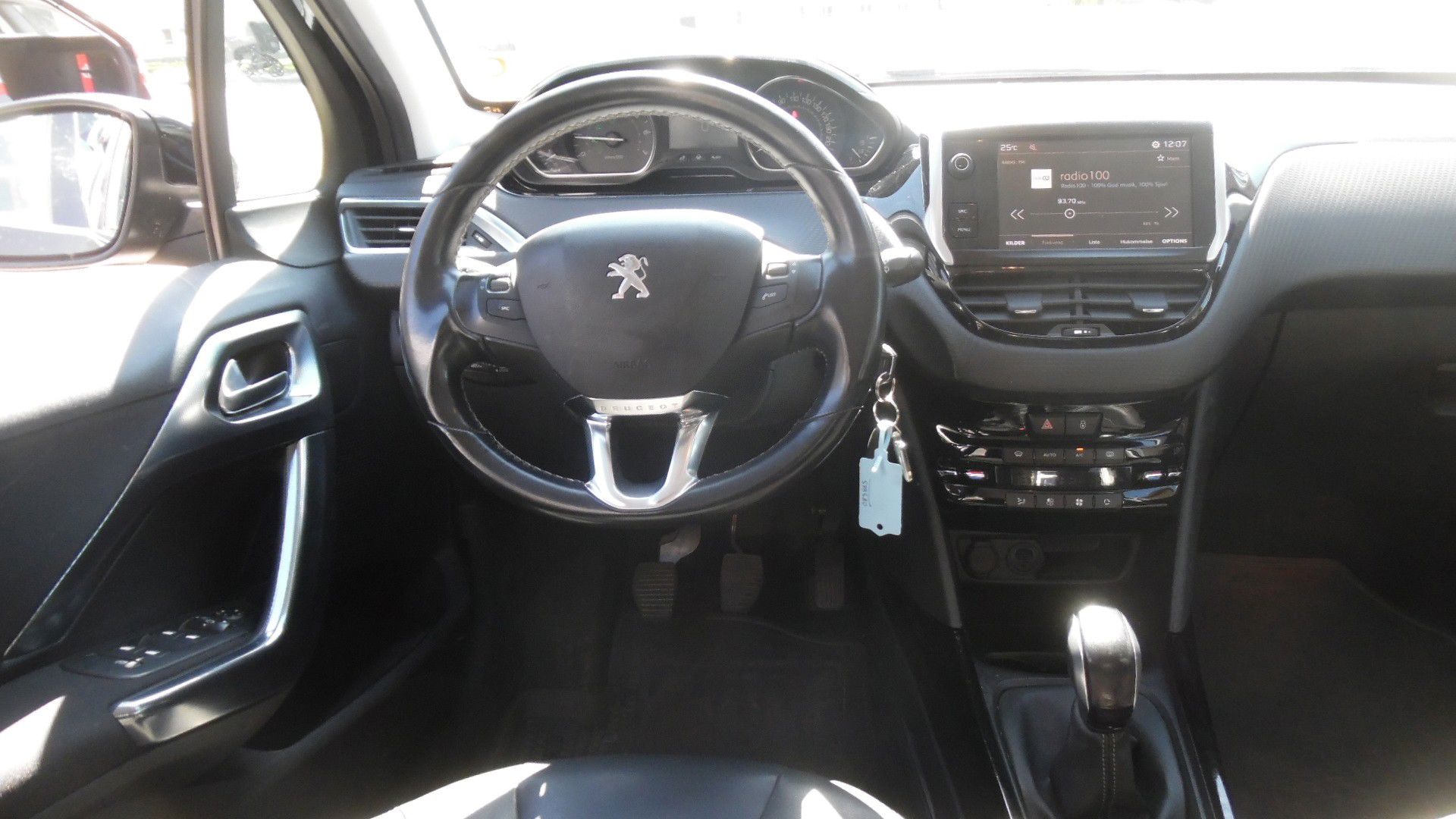 Billede af Peugeot 2008 1,2 e-THP Desire Sky 110HK