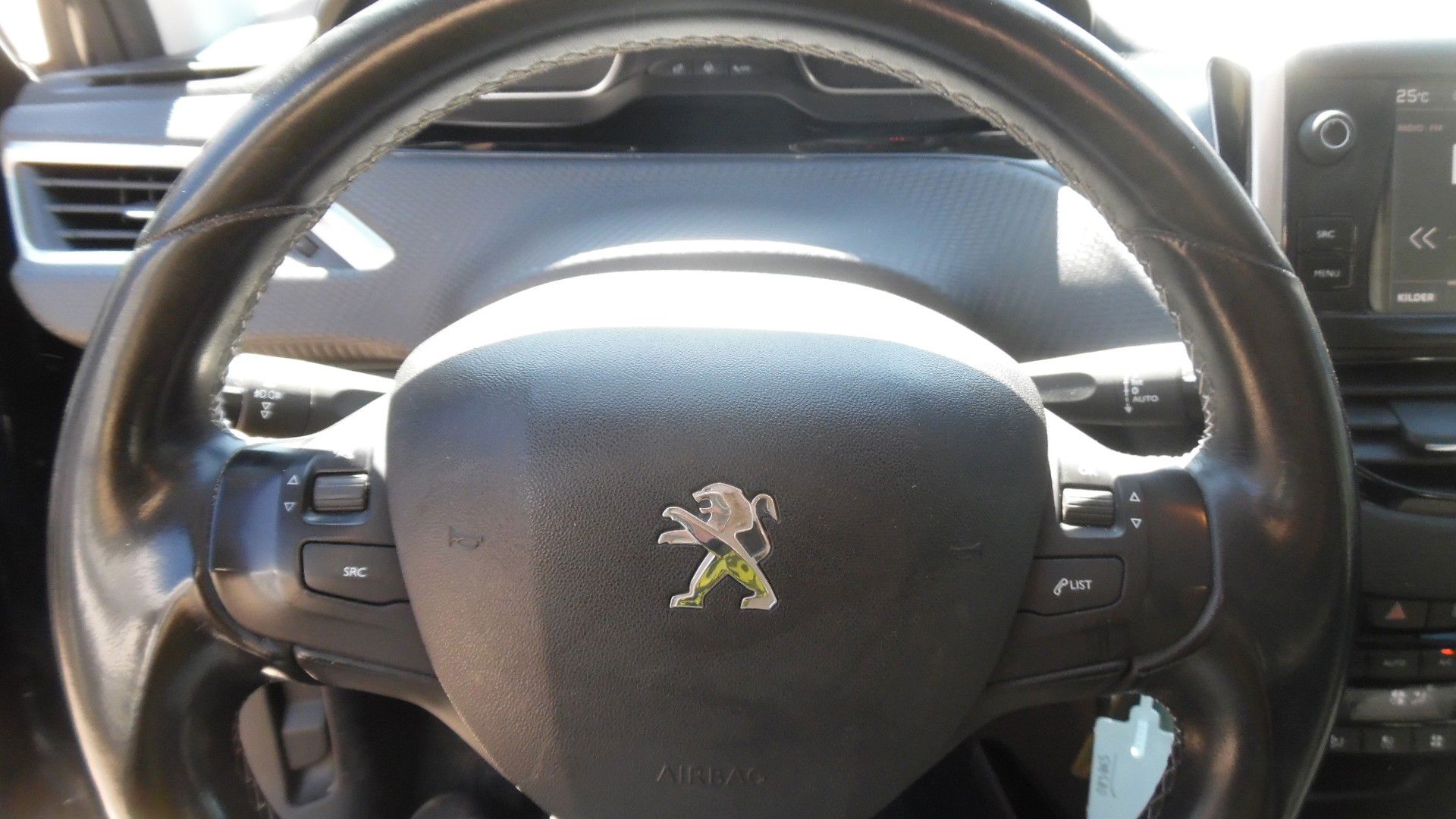 Billede af Peugeot 2008 1,2 e-THP Desire Sky 110HK