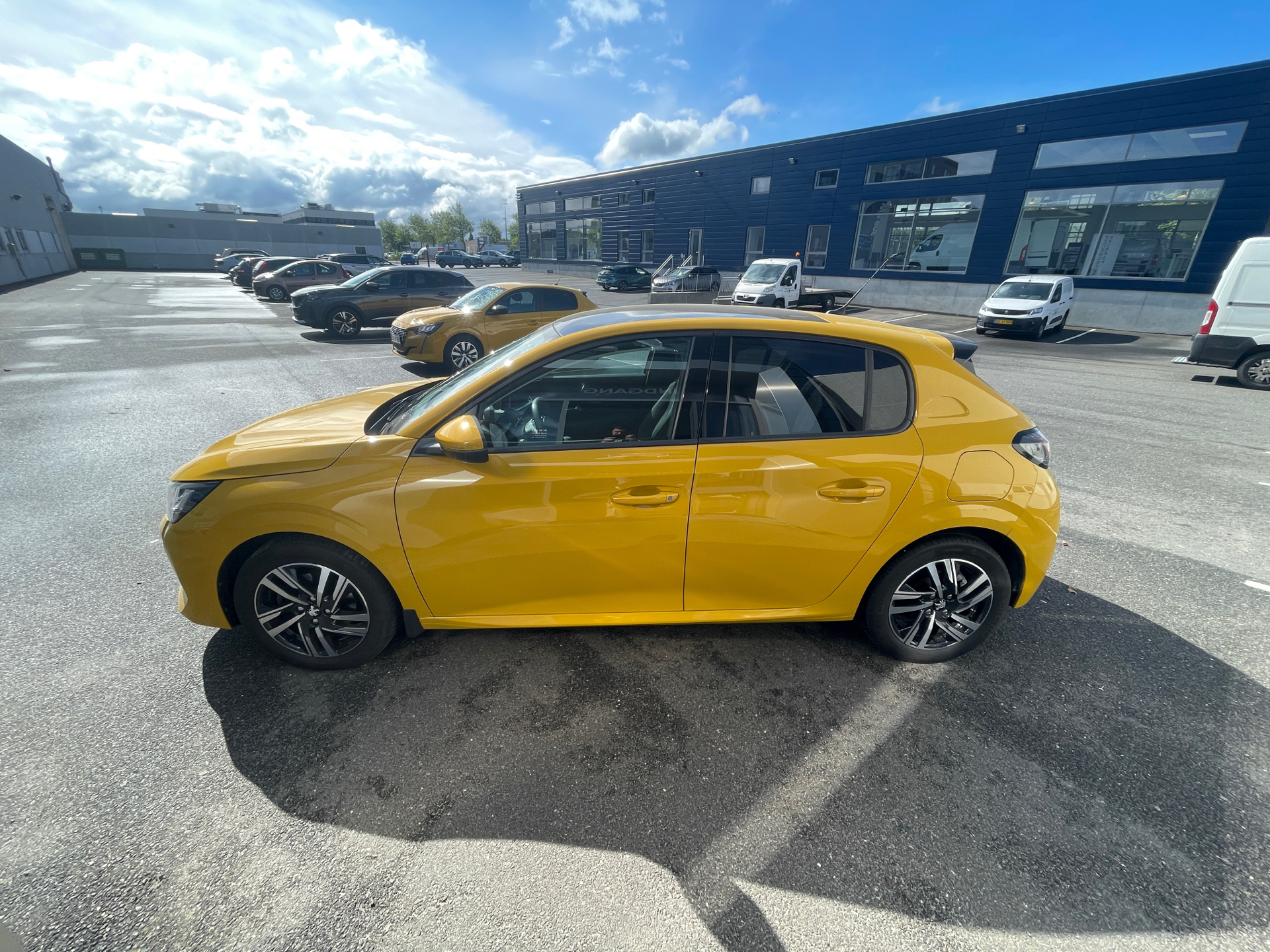 Billede af Peugeot 208 1,2 PureTech Allure Sky 100HK 5d 6g