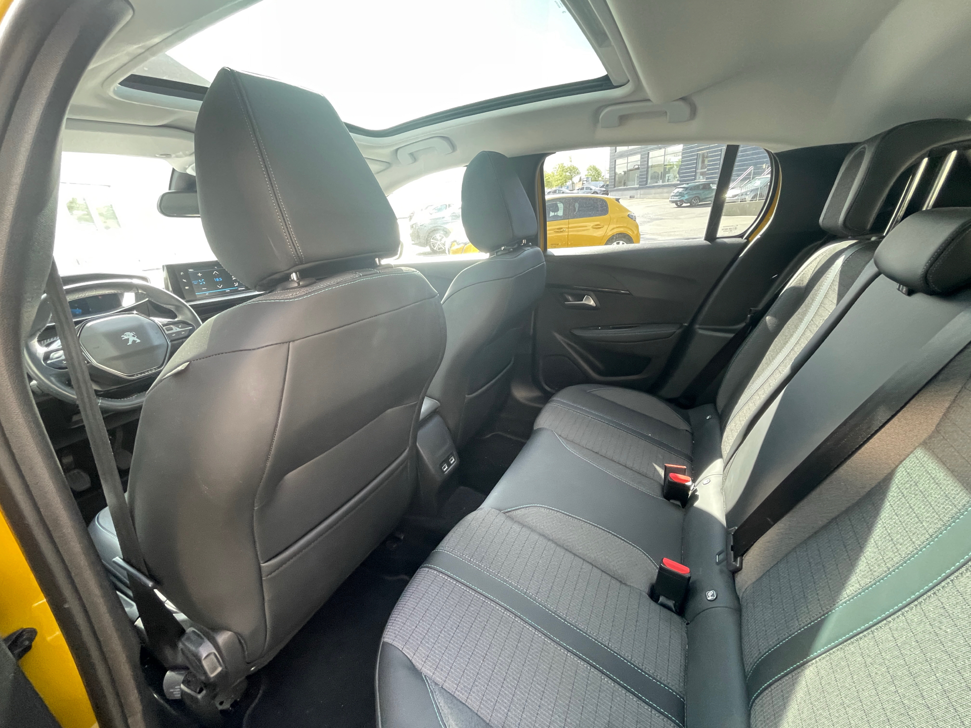 Billede af Peugeot 208 1,2 PureTech Allure Sky 100HK 5d 6g