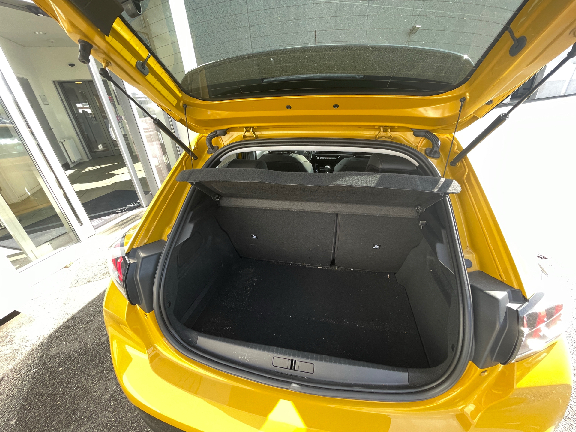 Billede af Peugeot 208 1,2 PureTech Allure Sky 100HK 5d 6g
