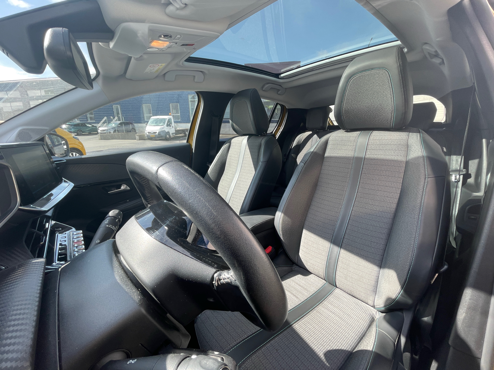 Billede af Peugeot 208 1,2 PureTech Allure Sky 100HK 5d 6g