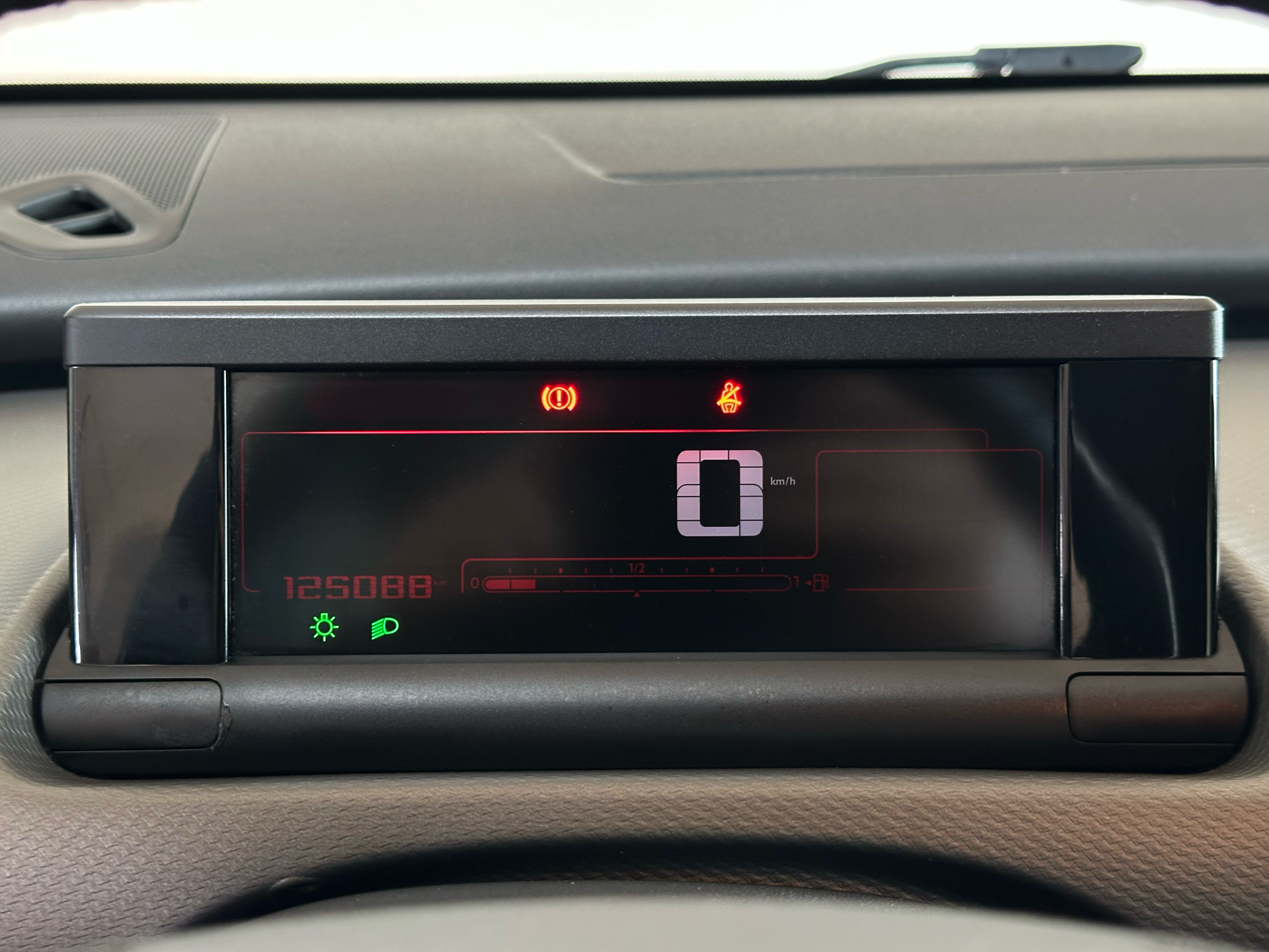 Billede af Citroën C4 Cactus 1,6 Blue HDi Feel Complet start/stop 100HK Van