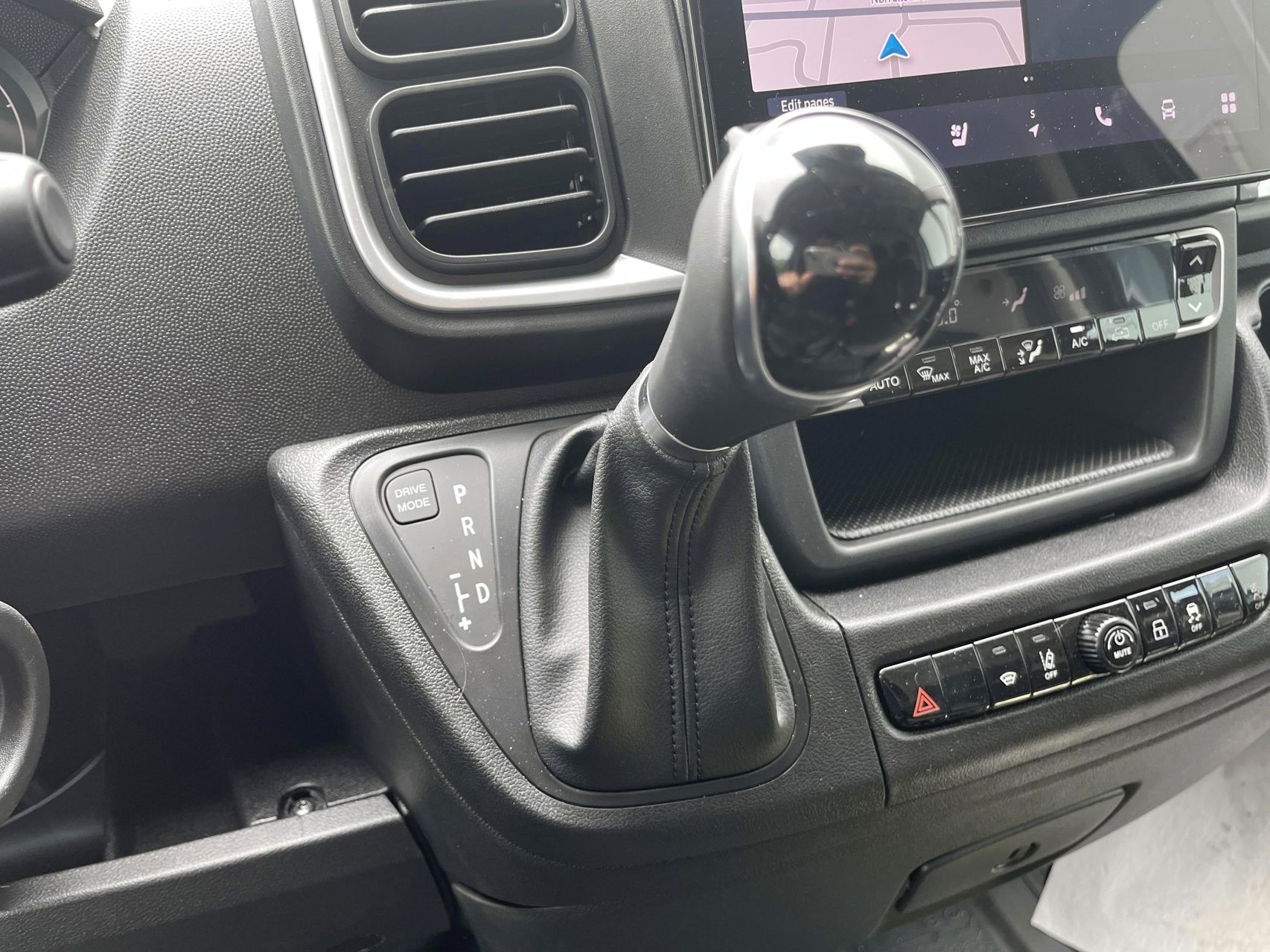 Billede af Toyota Proace Max Medium 2,2 D Comfort Master To skydedør m. højt tag 140HK Van 8g Aut.