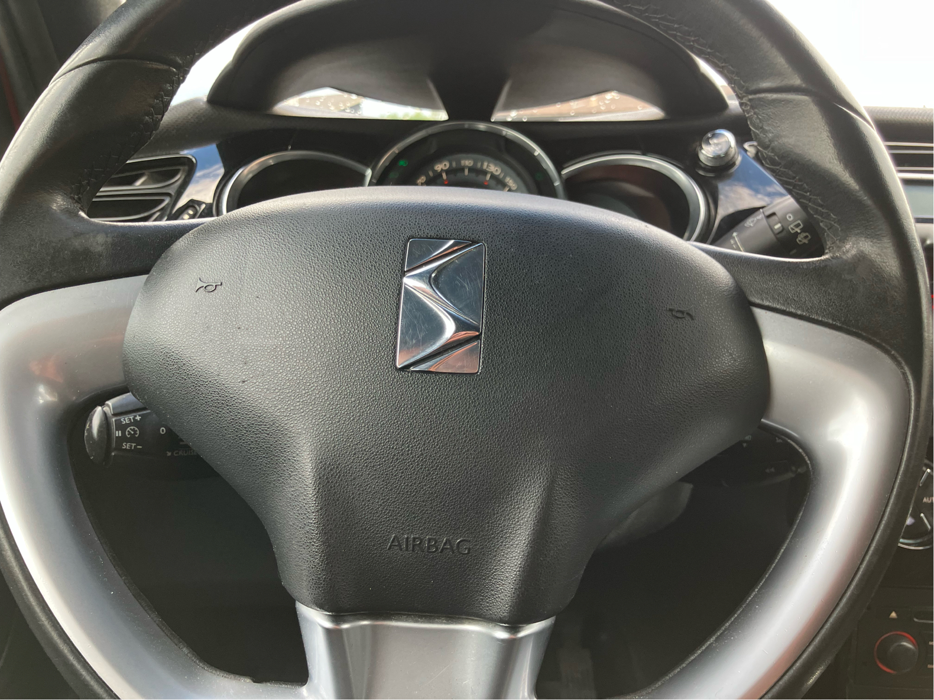 Billede af Citroën DS3 1,6 e-HDi Style 92HK 3d