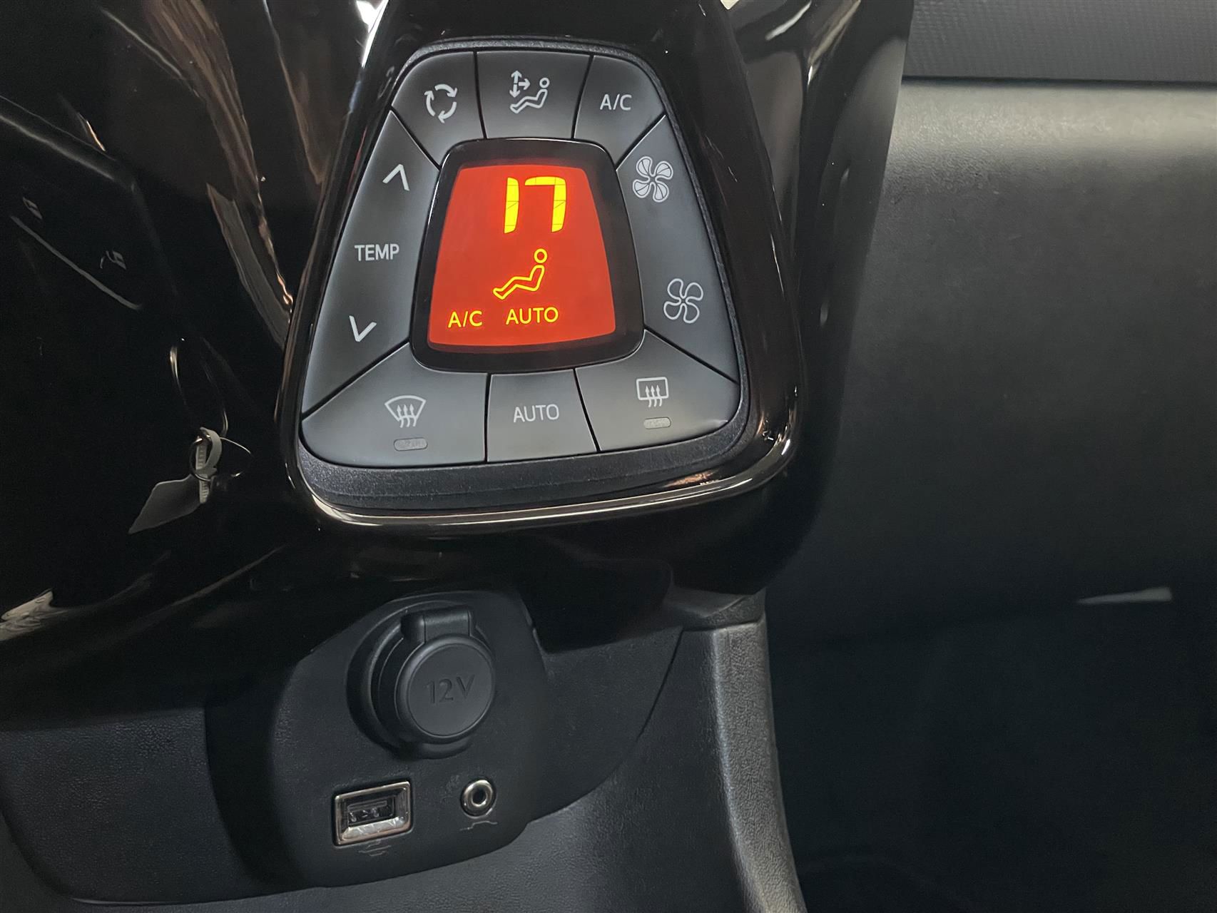 Billede af Peugeot 108 1,0 e-Vti Infinity M 72HK 5d