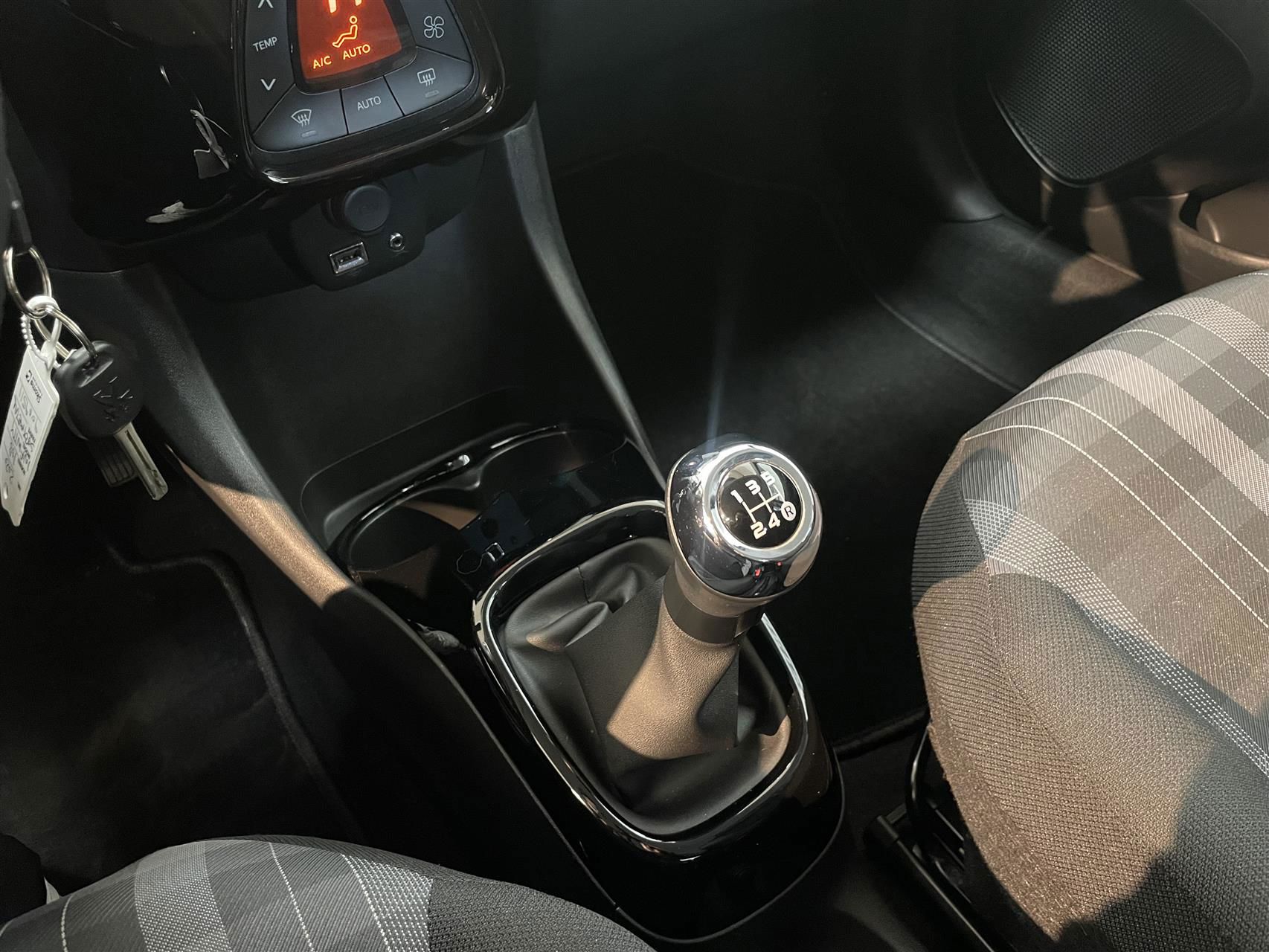 Billede af Peugeot 108 1,0 e-Vti Infinity M 72HK 5d
