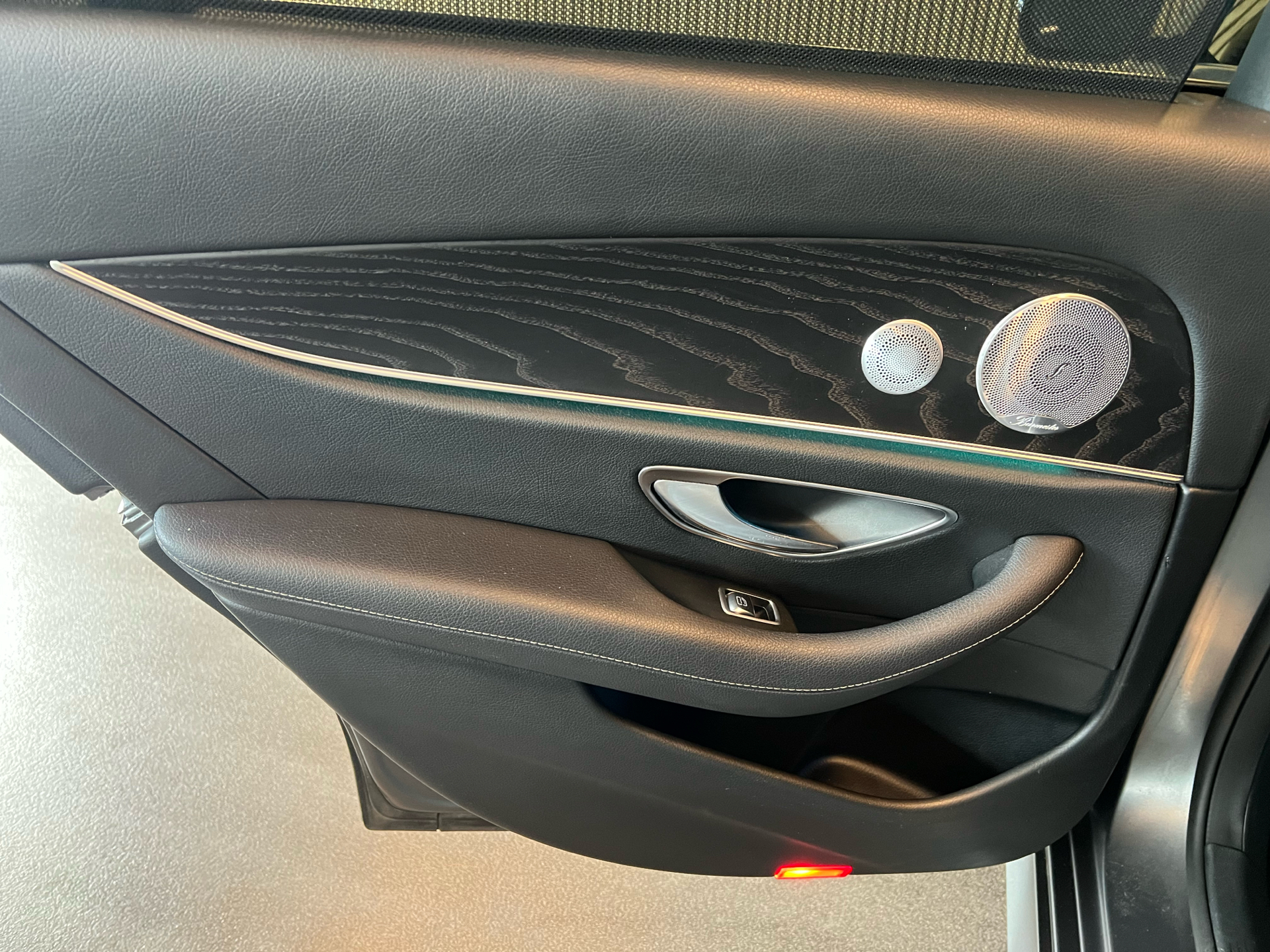 Billede af Mercedes-Benz E300 de T 2,0 Plugin-hybrid 9G-Tronic 316HK Stc Aut.
