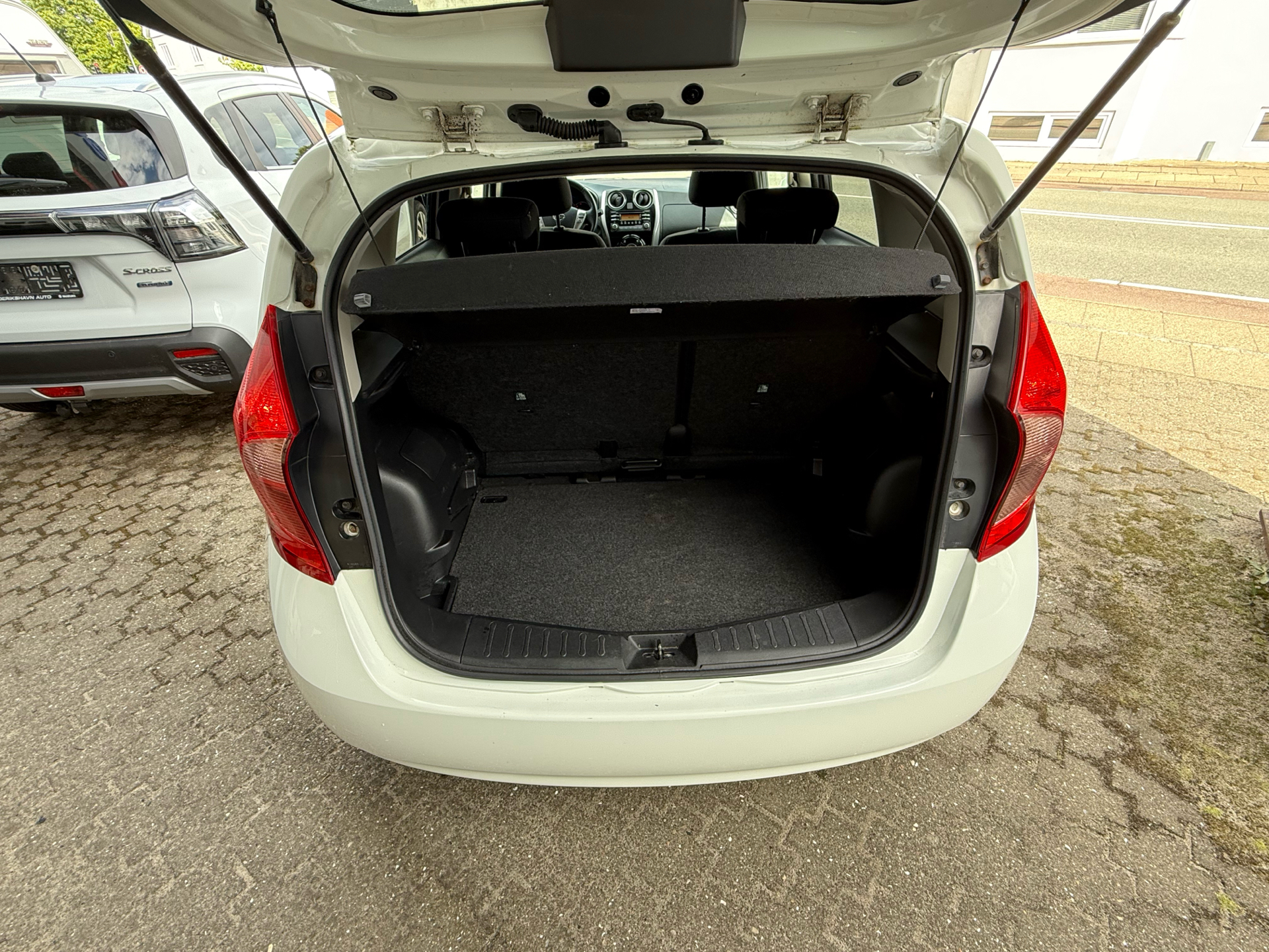 Billede af Nissan Note 1,2 Acenta Family Pack 80HK 5d